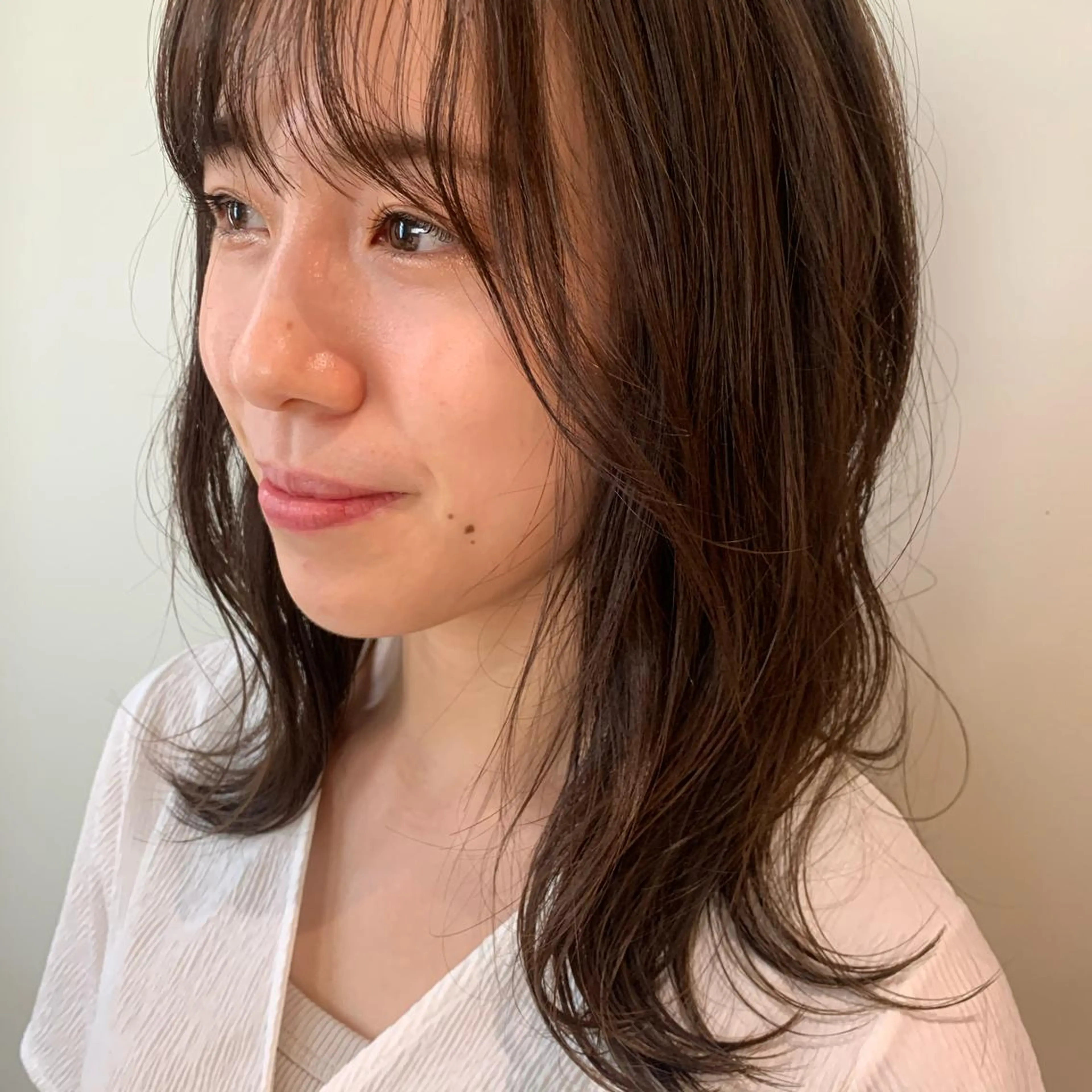 ミディアム カラー カット ヘアカラー トリートメント ミディアムパーマ /癖毛パーマのヘアスタイル