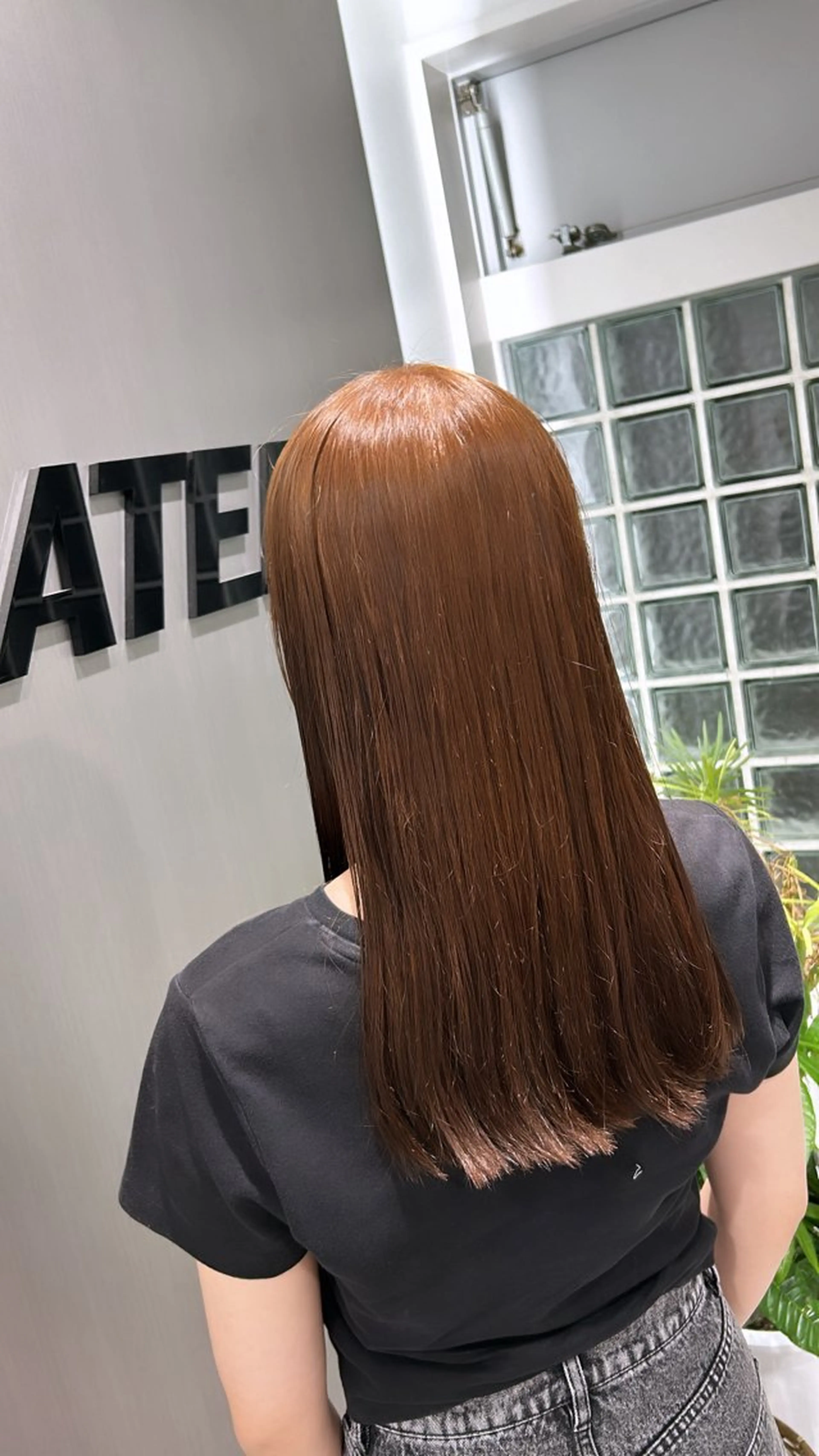 ロング メンズ ヘアカラー 艶感ミルクティー🤍 色落ち綺麗🤍ともやのヘアスタイル