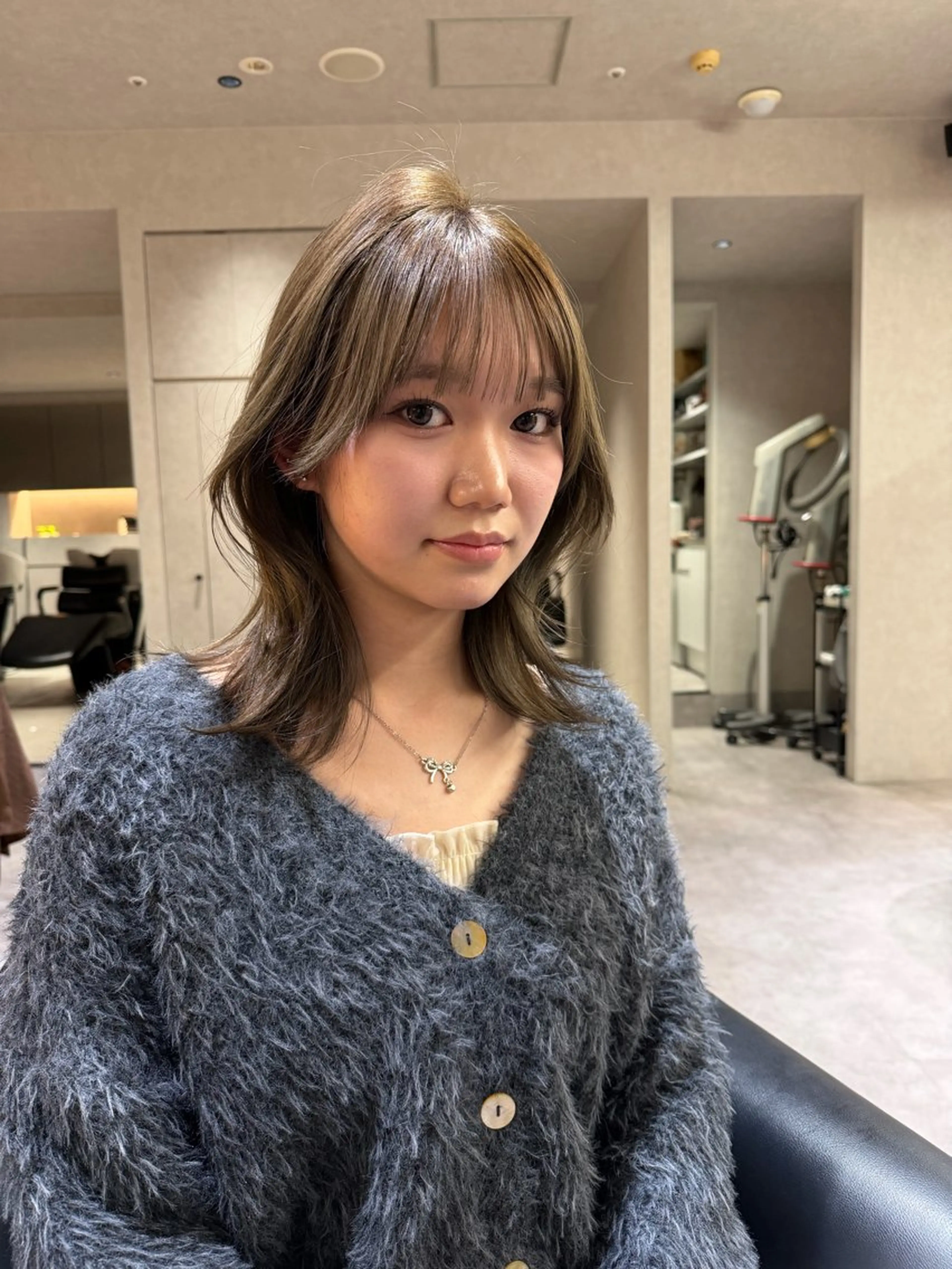 ミディアム カラー 寺島 理菜のヘアスタイル