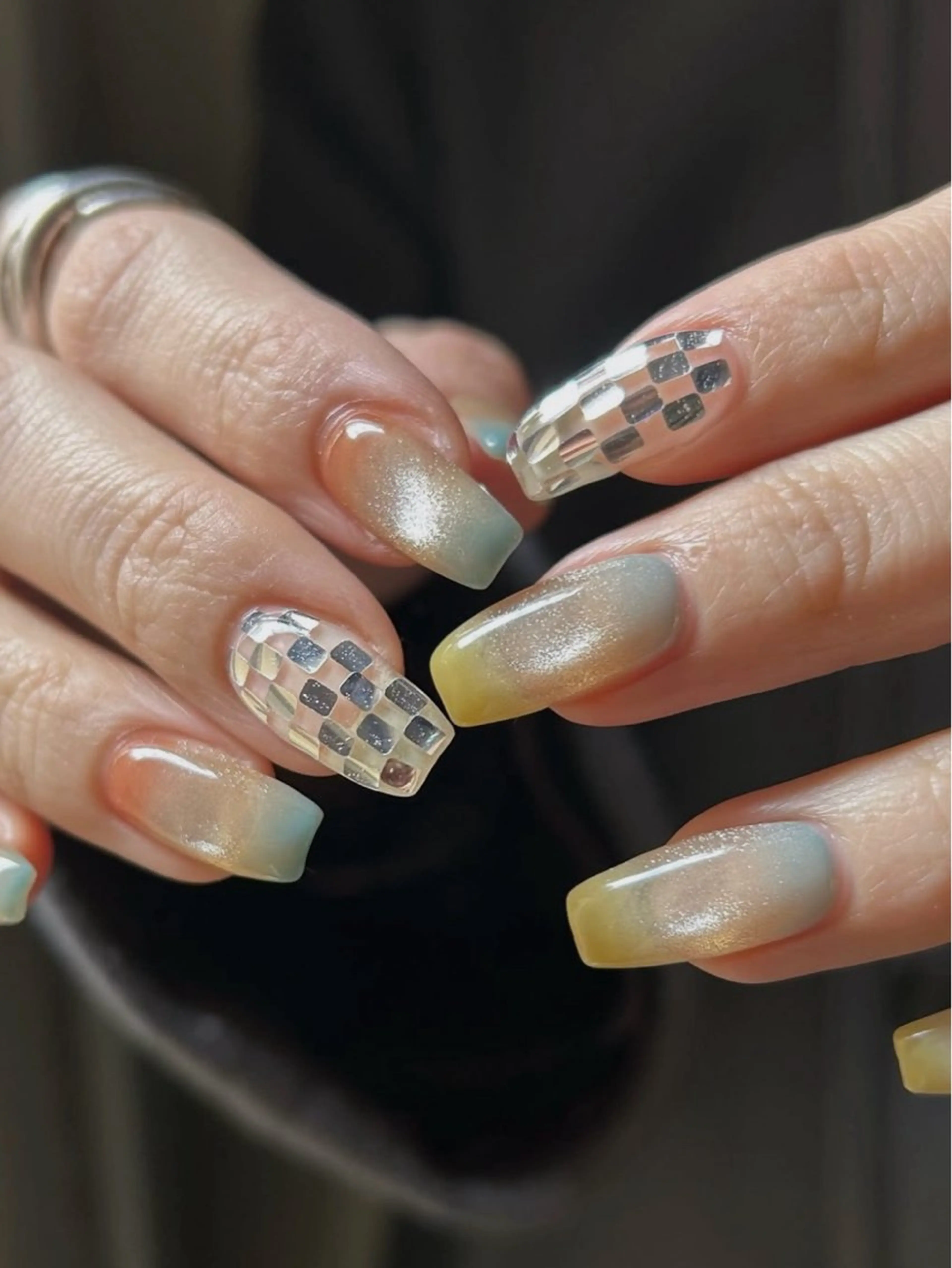 ネイル アートネイル マグネットネイル ニュアンスネイル ぷっくりネイル talo .のネイルデザイン