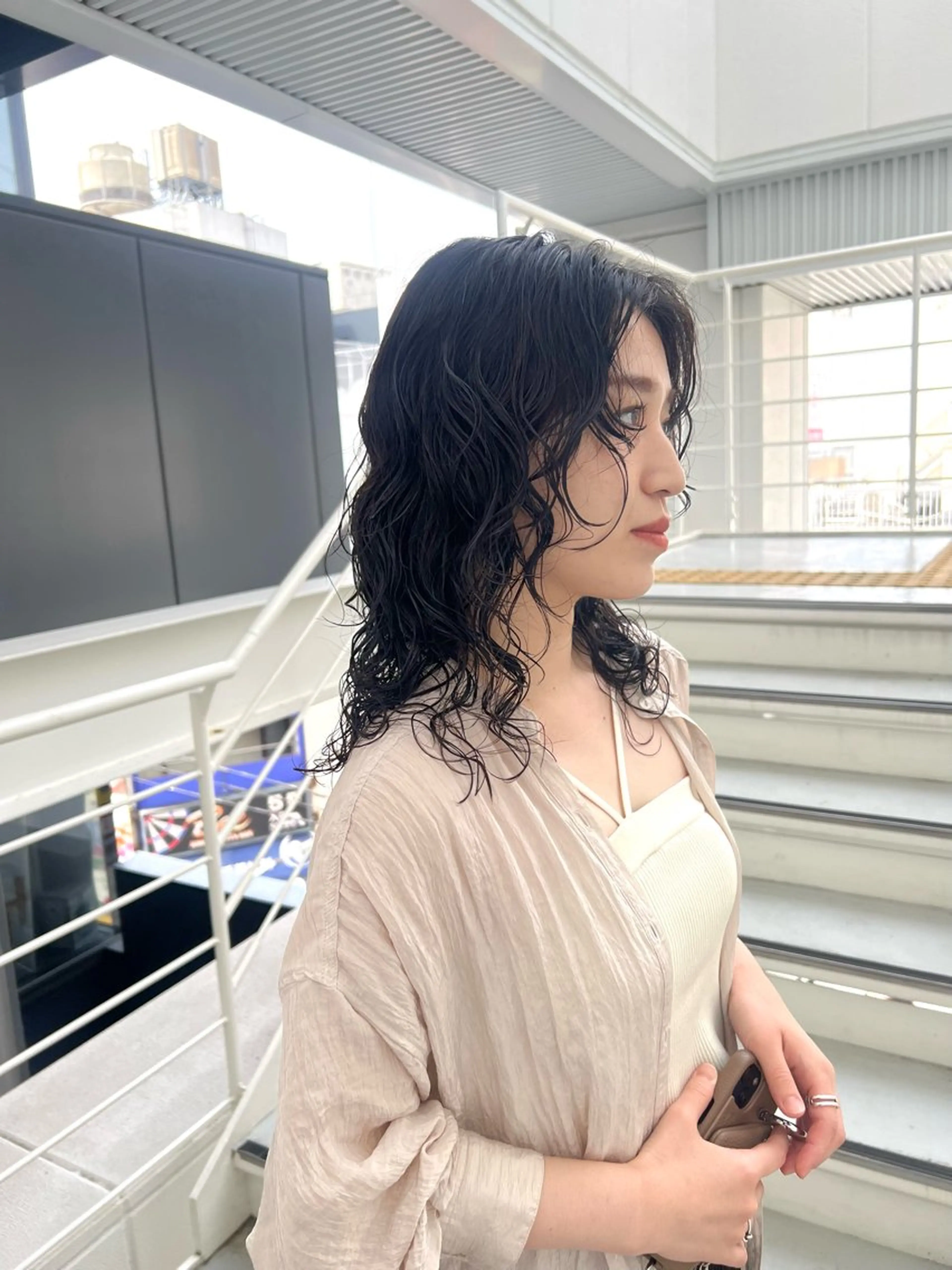 ミディアム ミディアムレイヤー ミディアムパーマ レイヤーカット ウルフカット カット パーマ トリートメント しおり/パーマ/ newi町田のヘアスタイル