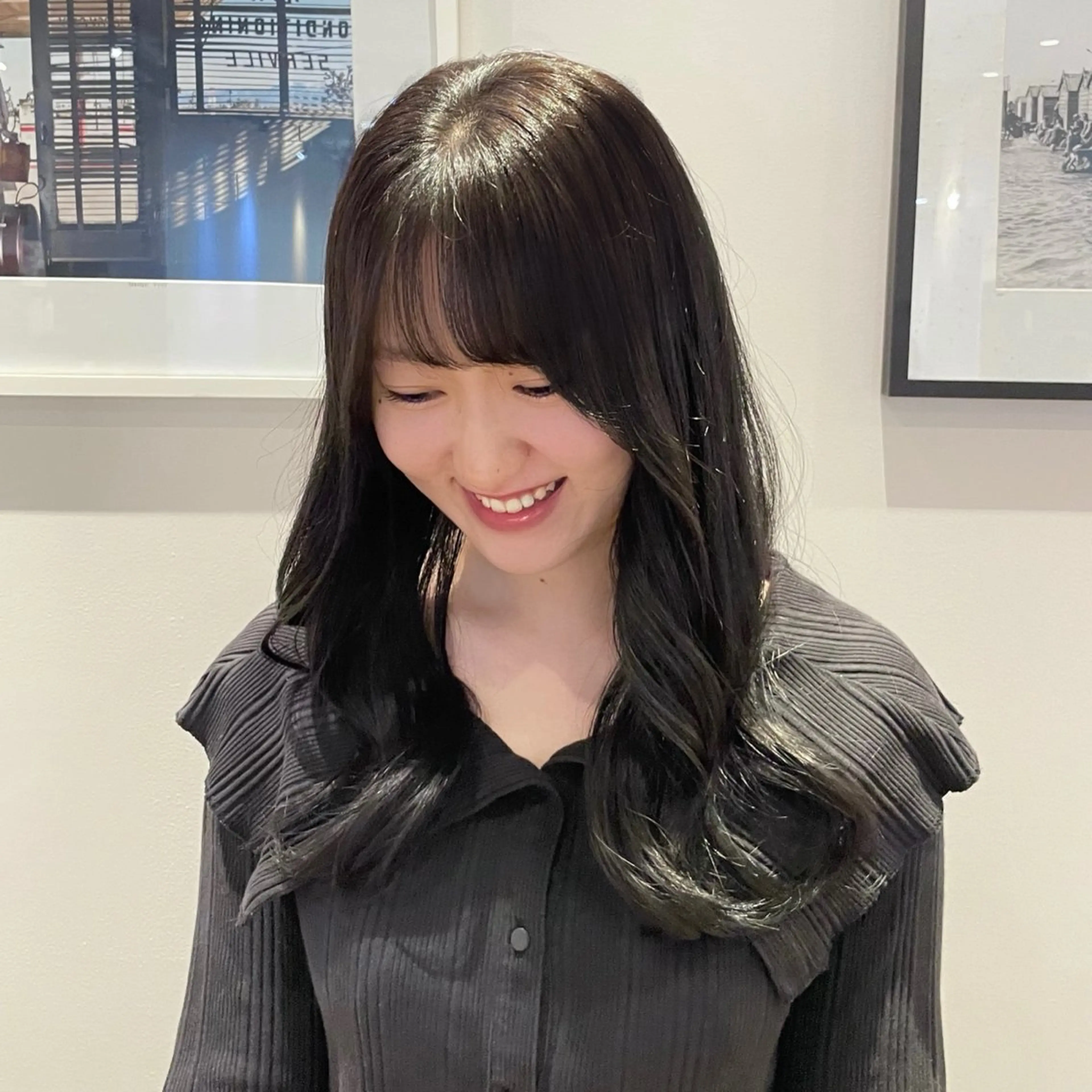 ロング 顔まわりレイヤー レイヤーカット カット ヘアカラー レイヤー/抜け感カラ ーAI🫧🎀のヘアスタイル