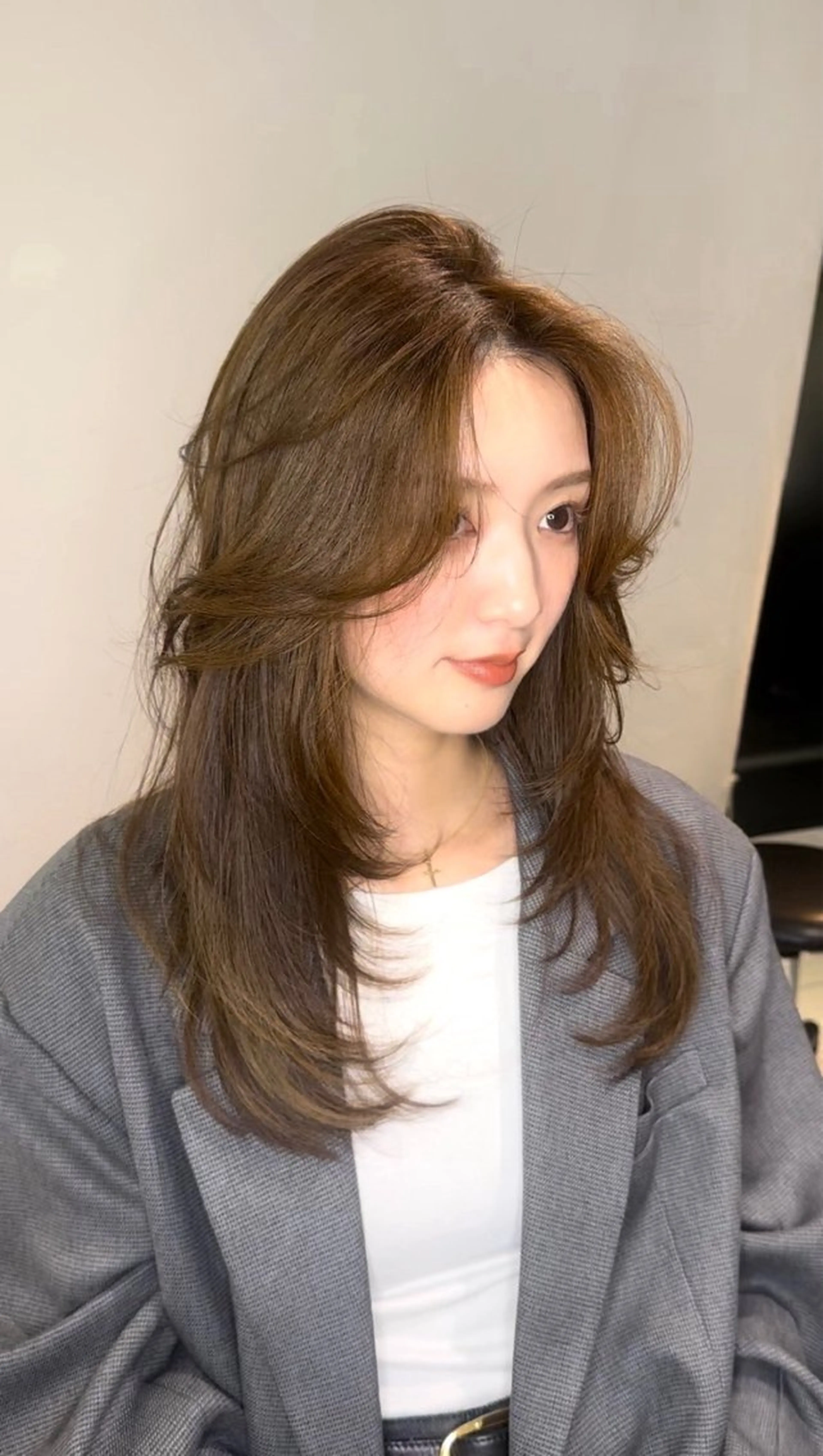 【撮影モデル】レイヤーカット× オリーブベージュの写真