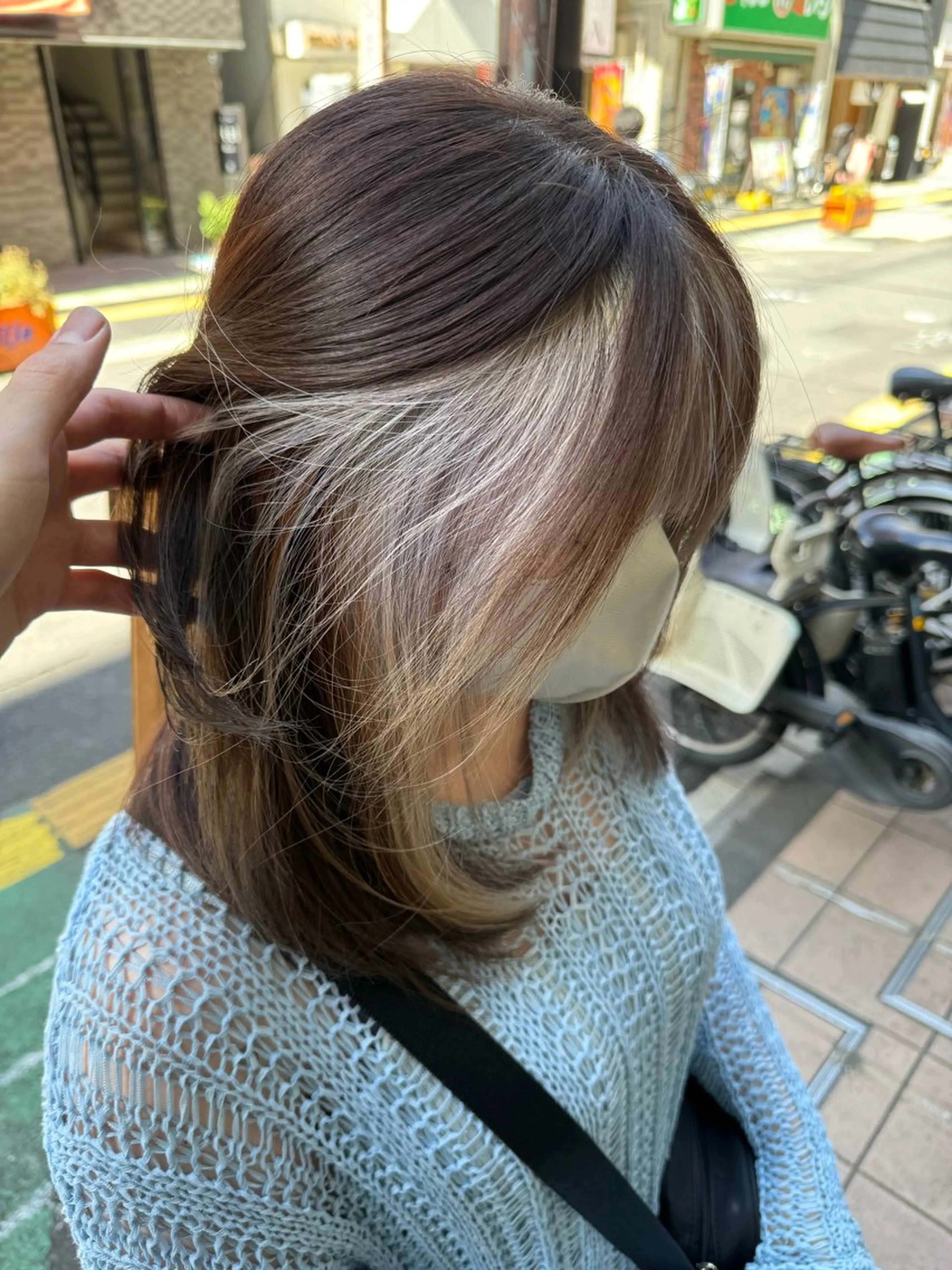 ミディアム カラー ヘアアレンジ 切りっぱなしボブ ミストバング ブリーチ ブラウンカラー デザインカラー カット ヘアカラー トリートメント 目黒 碧人のヘアスタイル