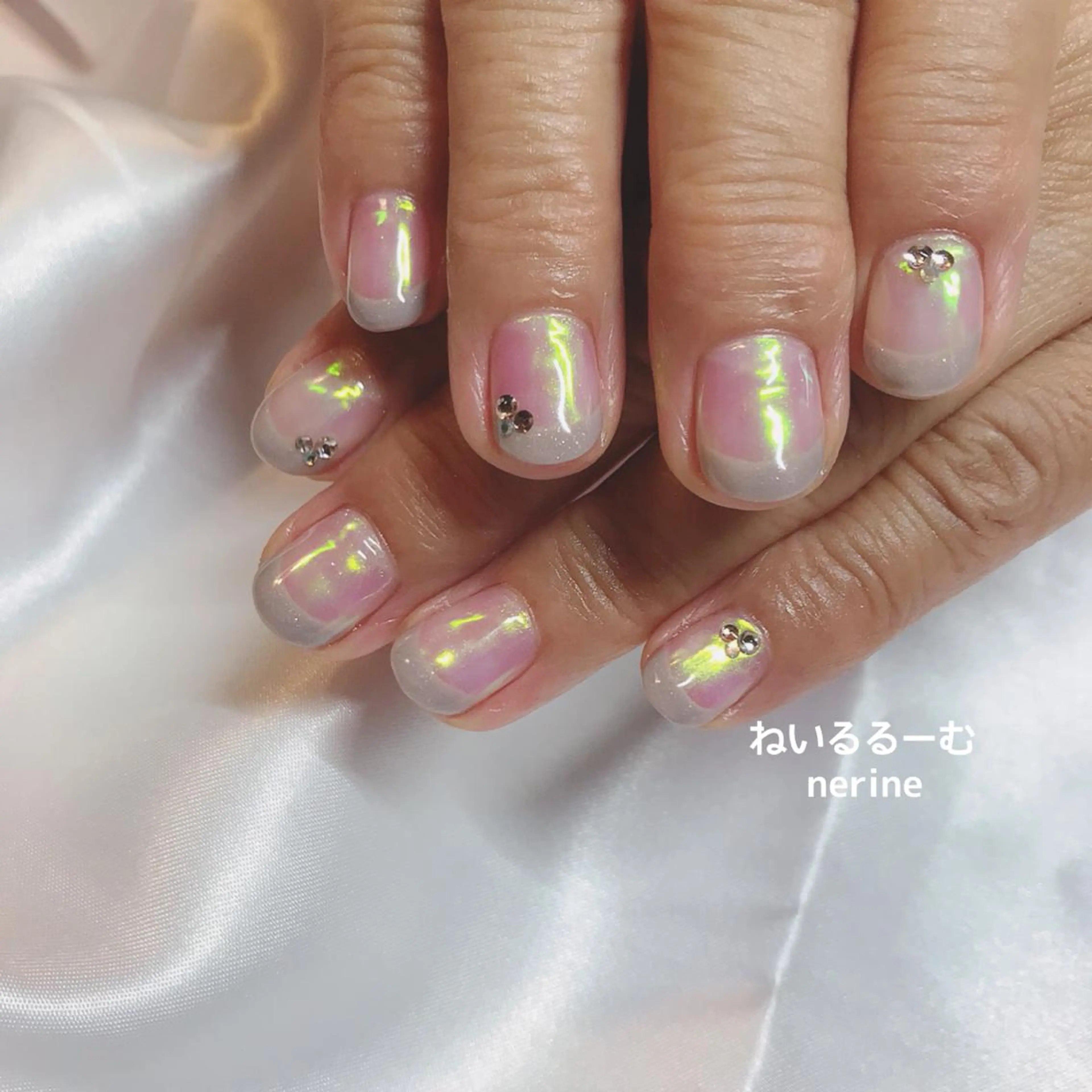 ネイル オーロラネイル NAILST Naomiのネイルデザイン