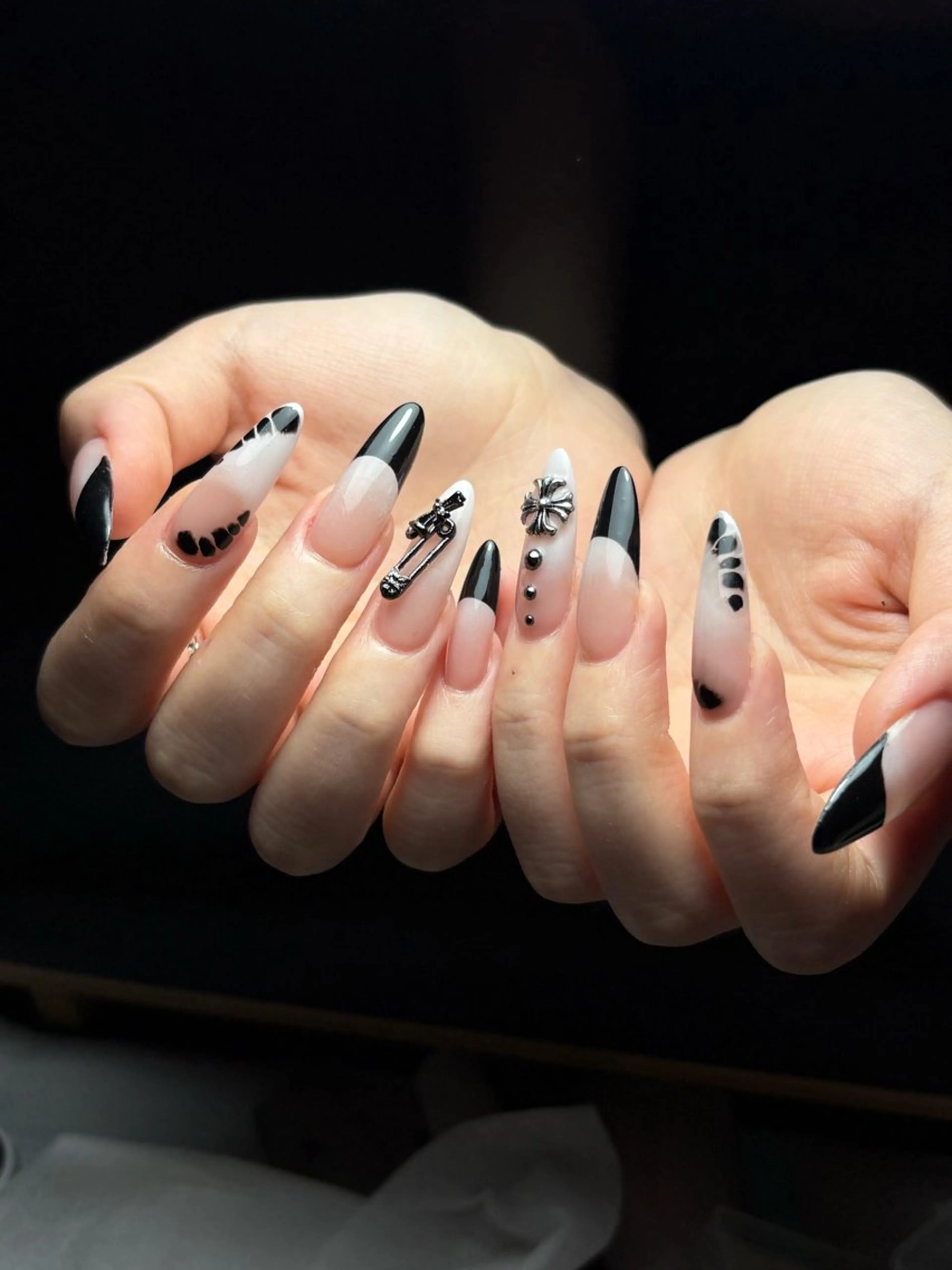 ネイル フレンチネイル 持ち込み モンナ CCのネイルデザイン