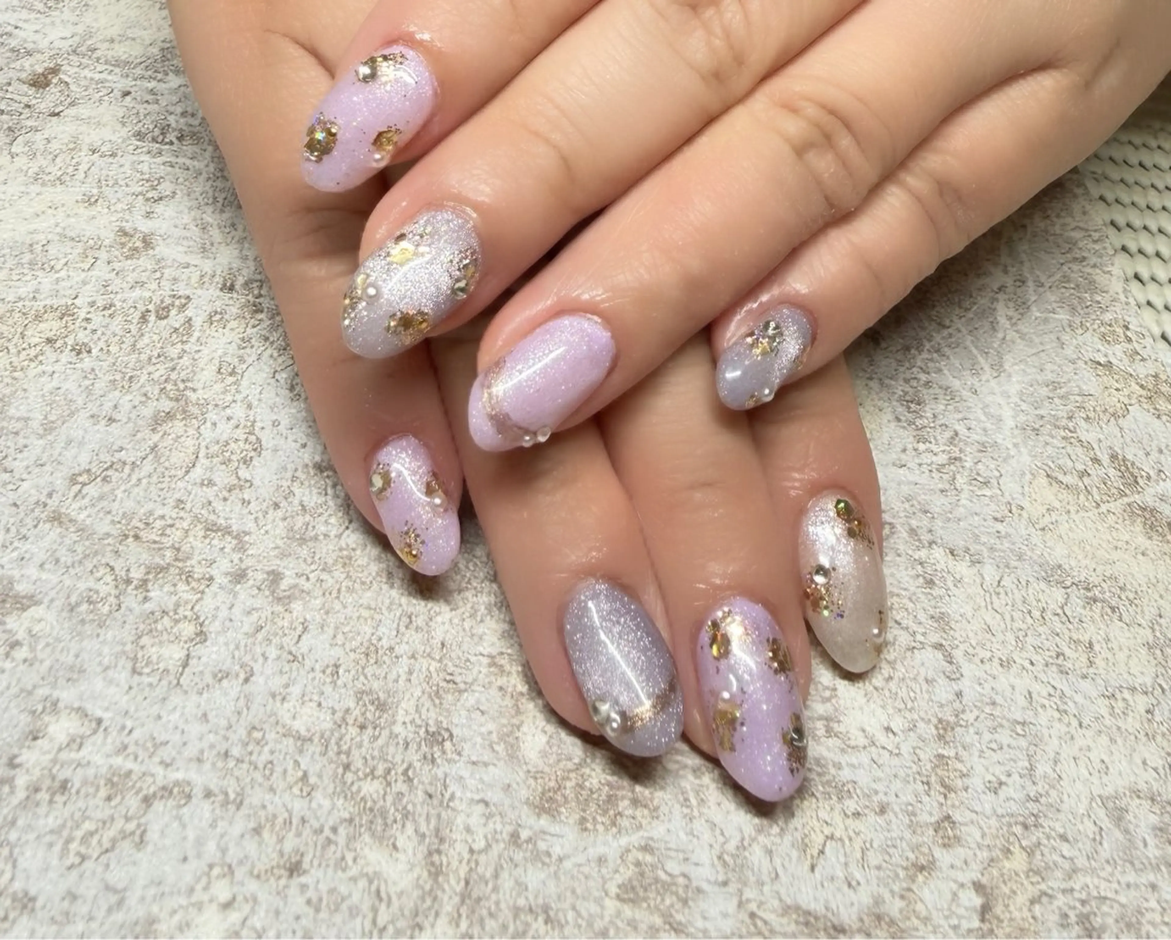 ネイル ロエ所属・Lowé いちごのネイルデザイン