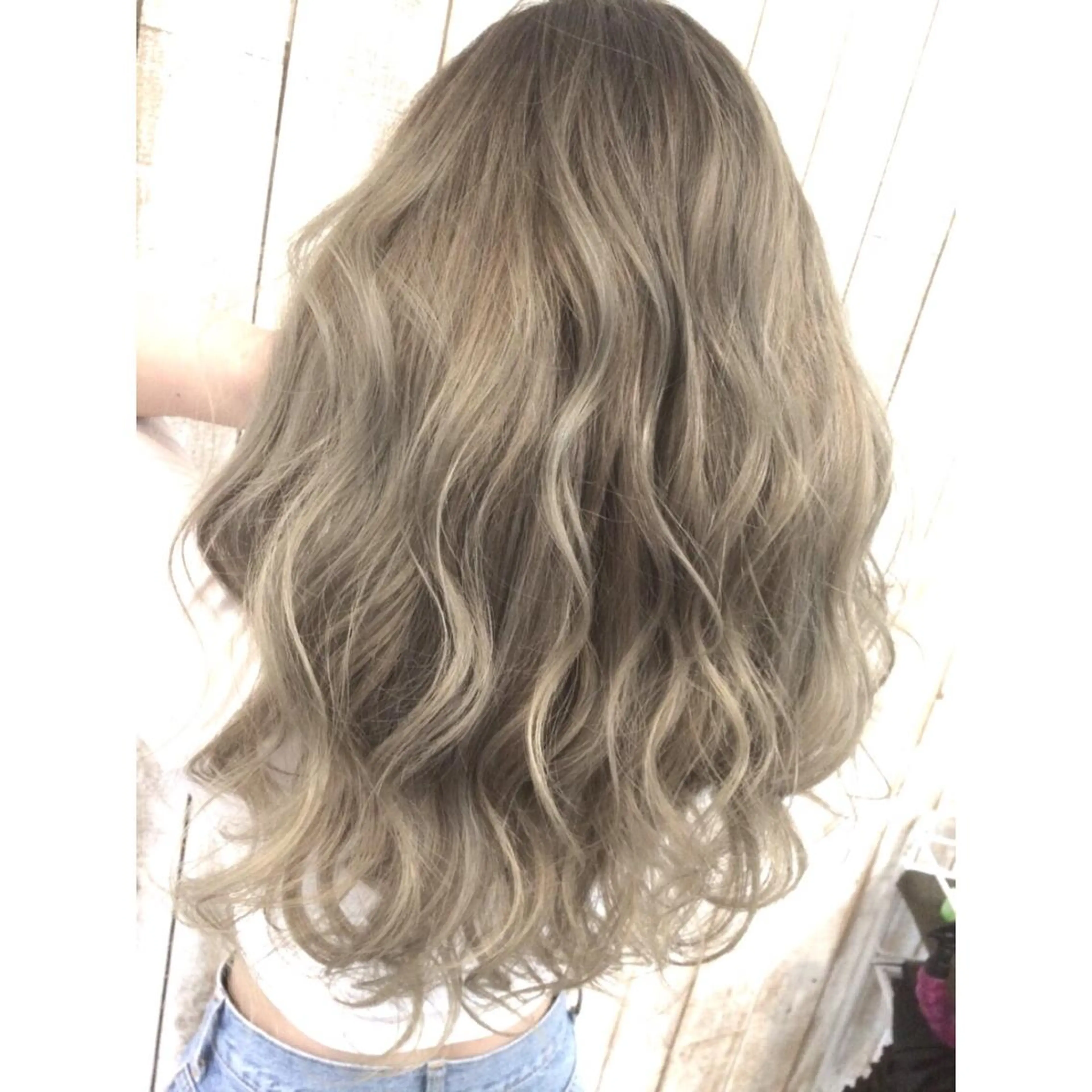 ロング カラー バレイヤージュ ベージュカラー レイヤーカット カット ヘアカラー トリートメント 井上 一平のヘアスタイル