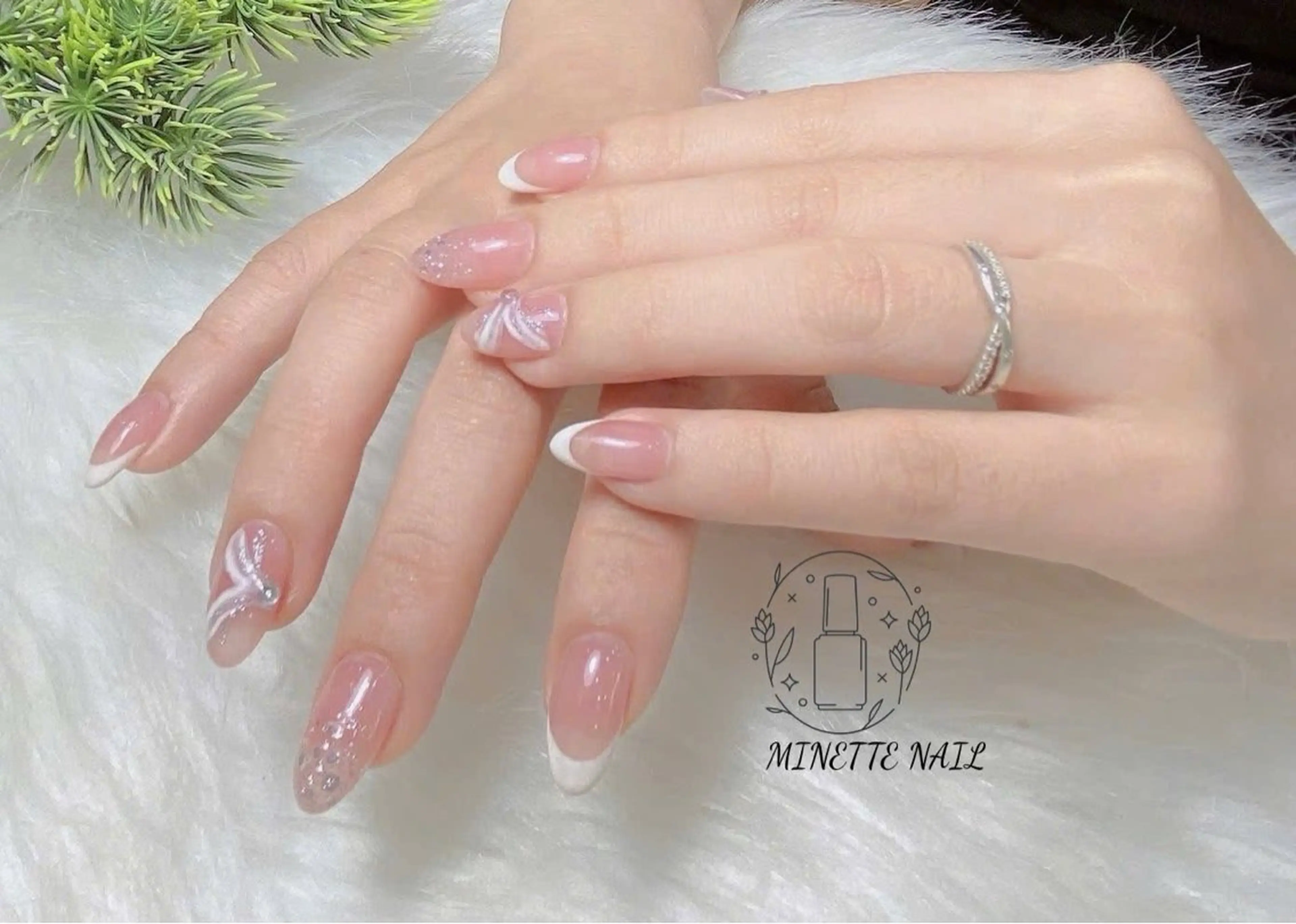 ネイル フレンチネイル ジェルネイル キラキラネイル マグネットネイル 持ち込み Minette Nailのネイルデザイン