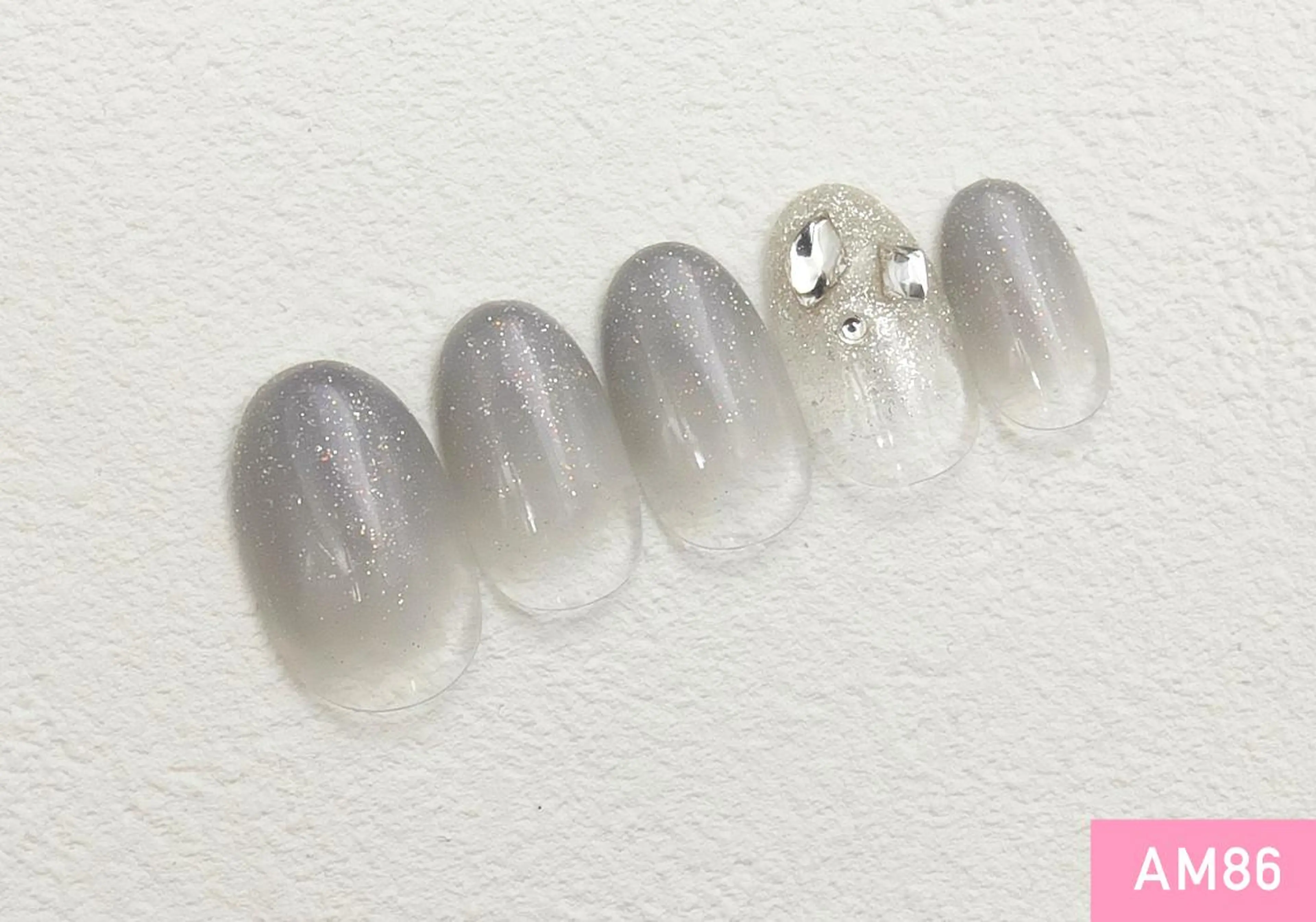 ネイル シルバー 新橋🫧 Nailのネイルデザイン