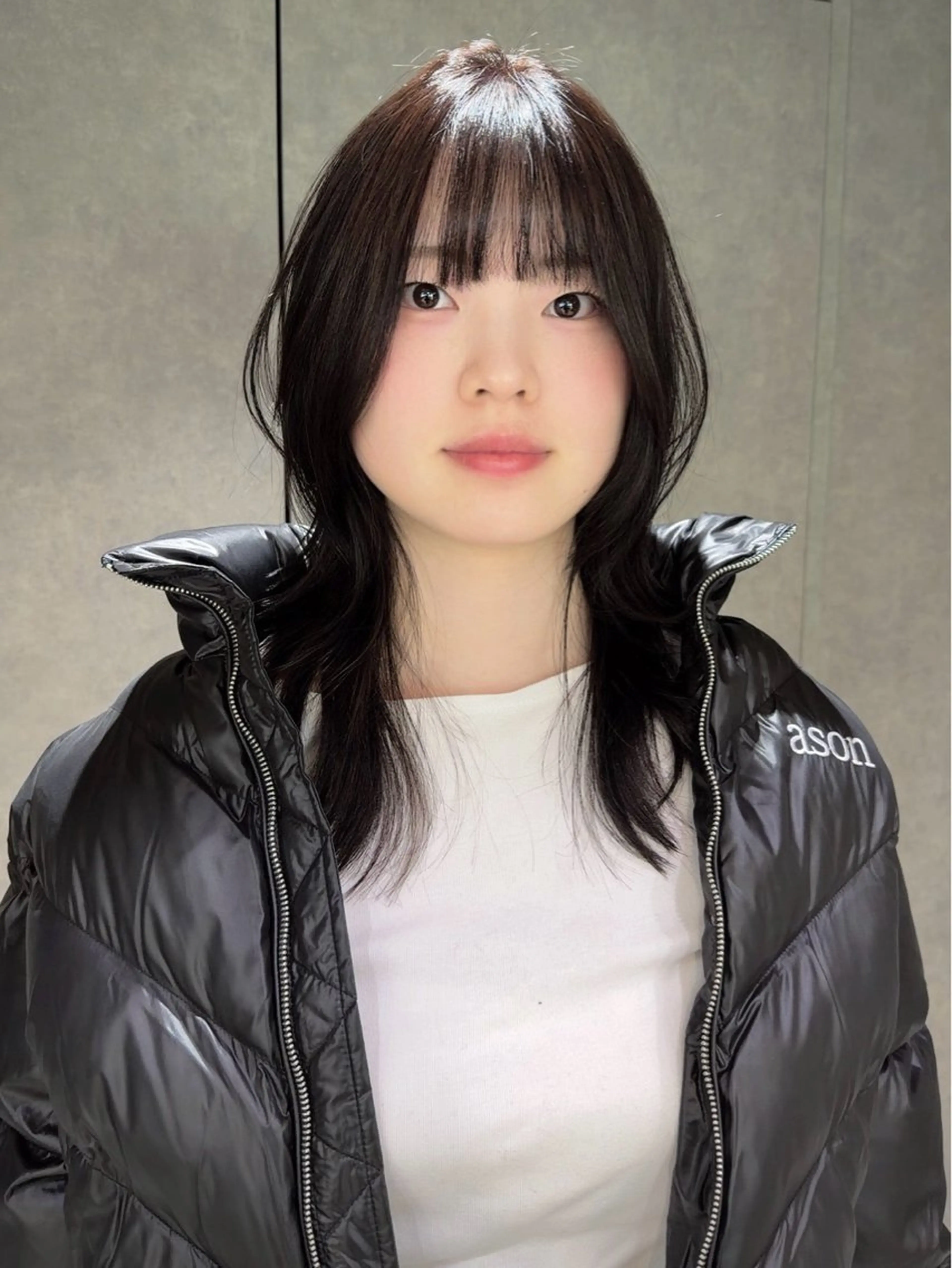 セミロング カラー 黒髪 ナチュラルブラック ハッシュカット カット ヘアカラー yu-kaハッシュ カット/韓国レイヤーのヘアスタイル