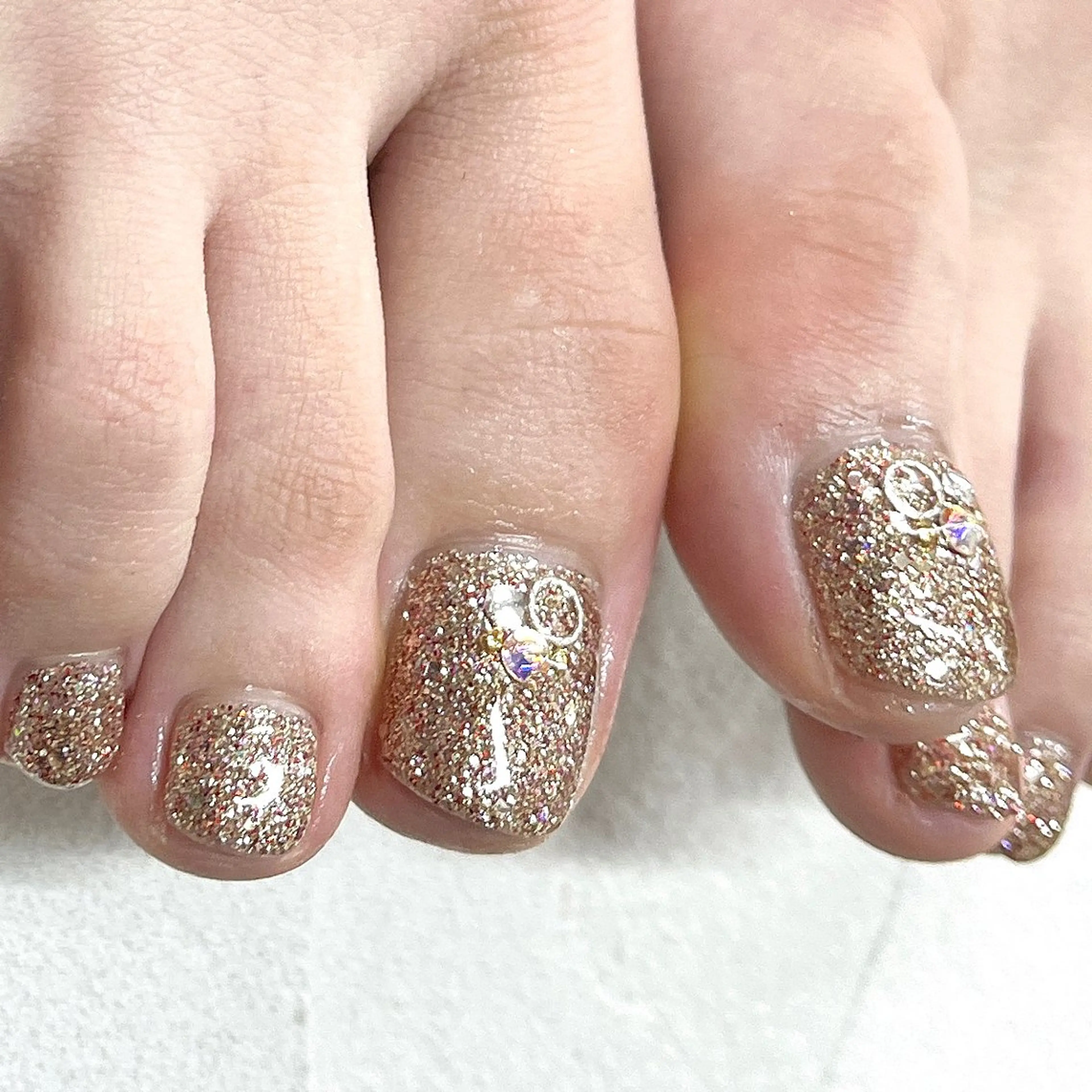 ネイル アートネイル フットネイル フレンチネイル ジェルネイル ゴールド フットネイル Bianca市ヶ谷店 Aiuraのネイルデザイン