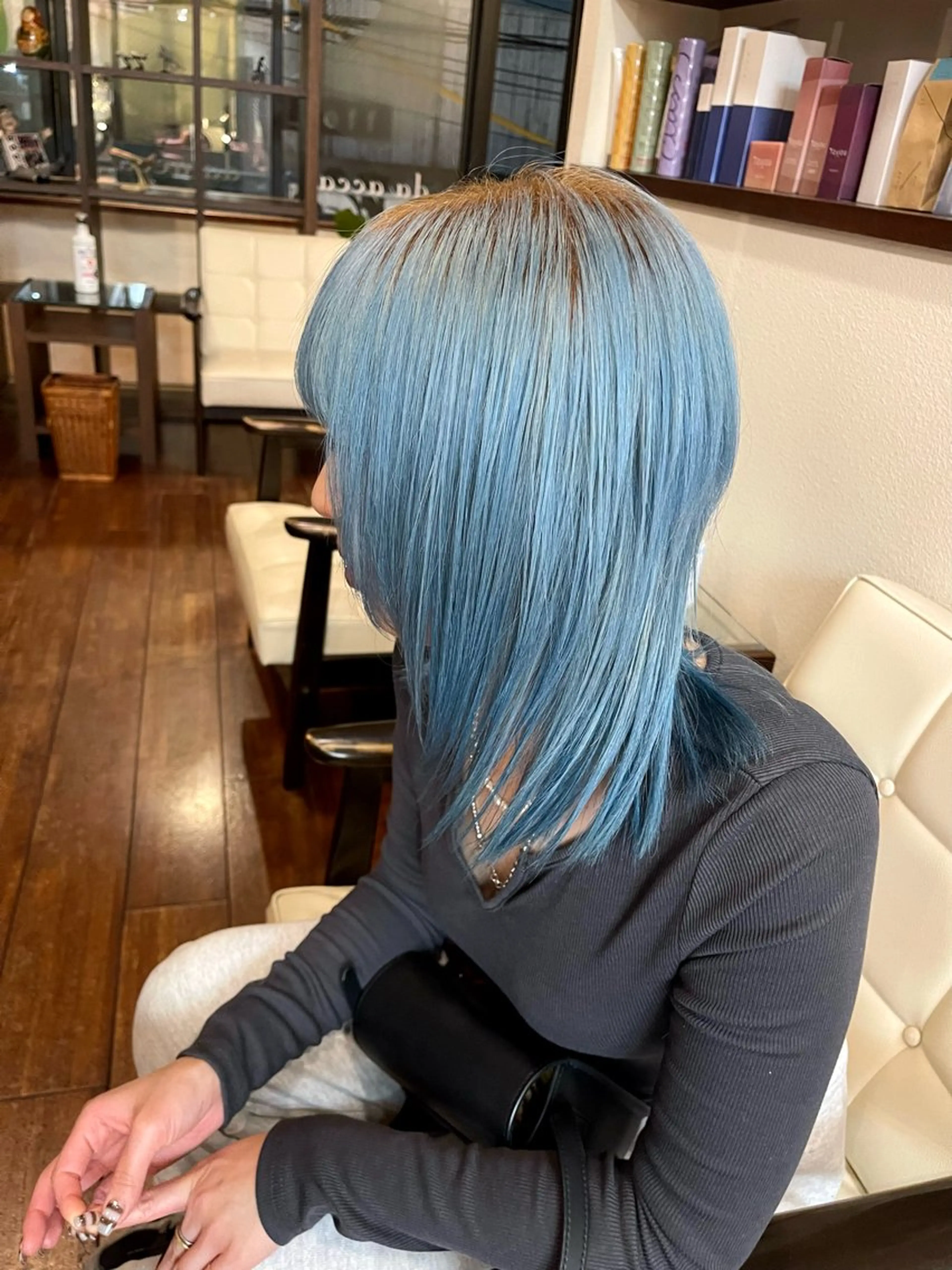 ミディアム カット ヘアカラー トリートメント 髪質改善ｶﾗｰ ｹｱﾌﾞﾘｰﾁ/ﾀﾑのヘアスタイル