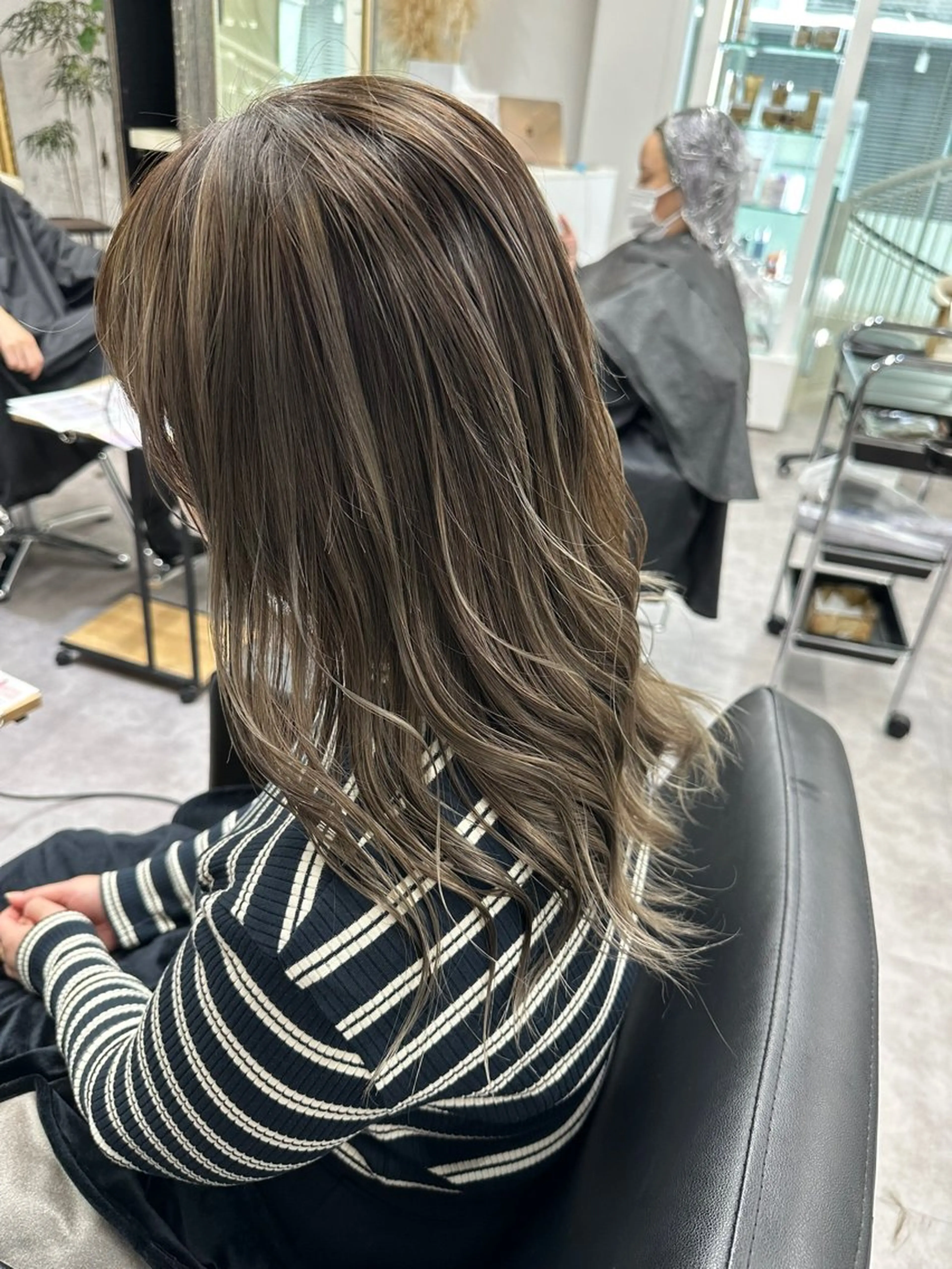 ミディアム カラー ヘアアレンジ ヘアカラー トリートメント 久米 治仁のヘアスタイル