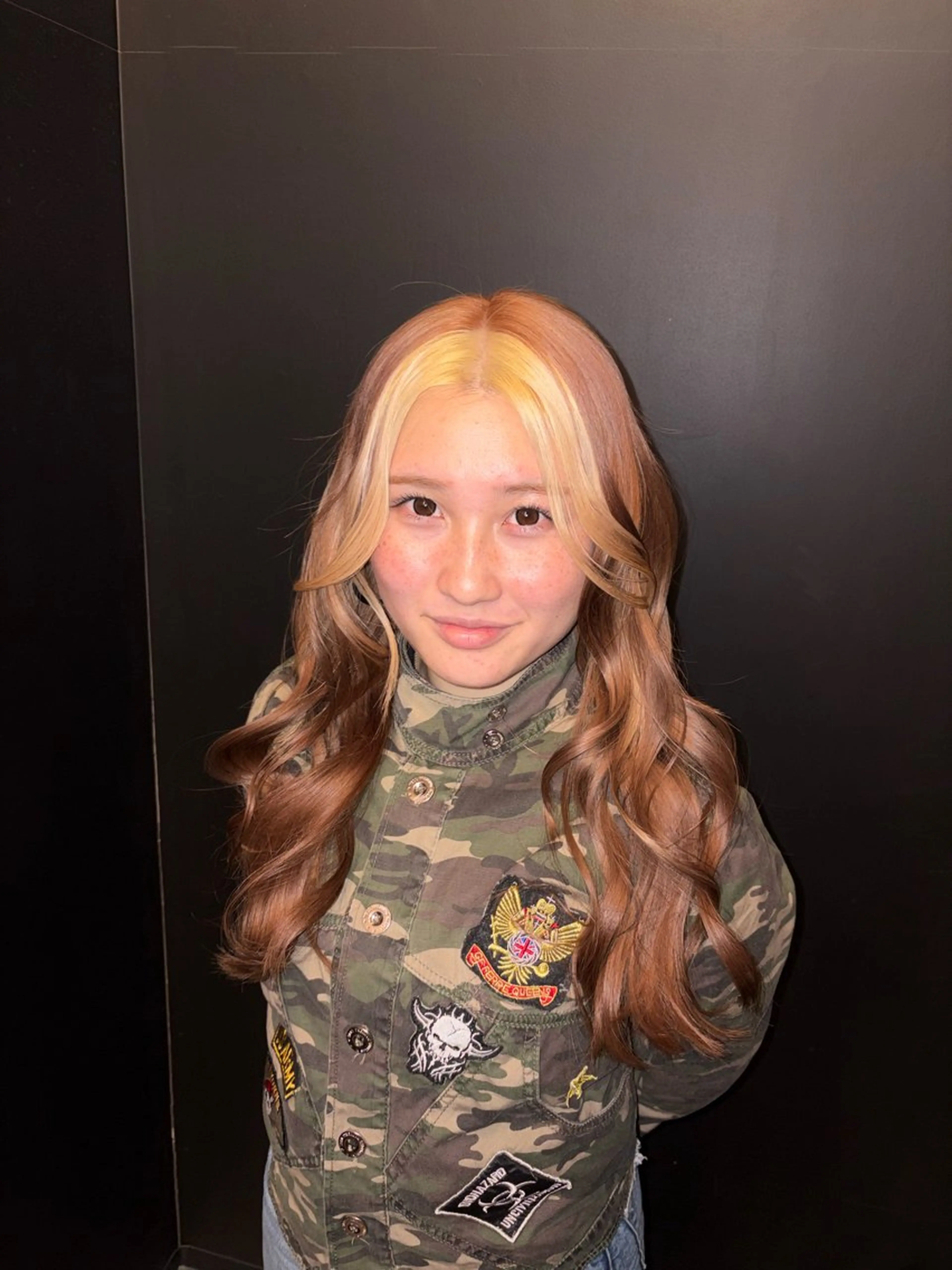 ショート カラー カット ヘアカラー トリートメント HIKARI🐈‍⬛ ハイトーン×デザインのヘアスタイル