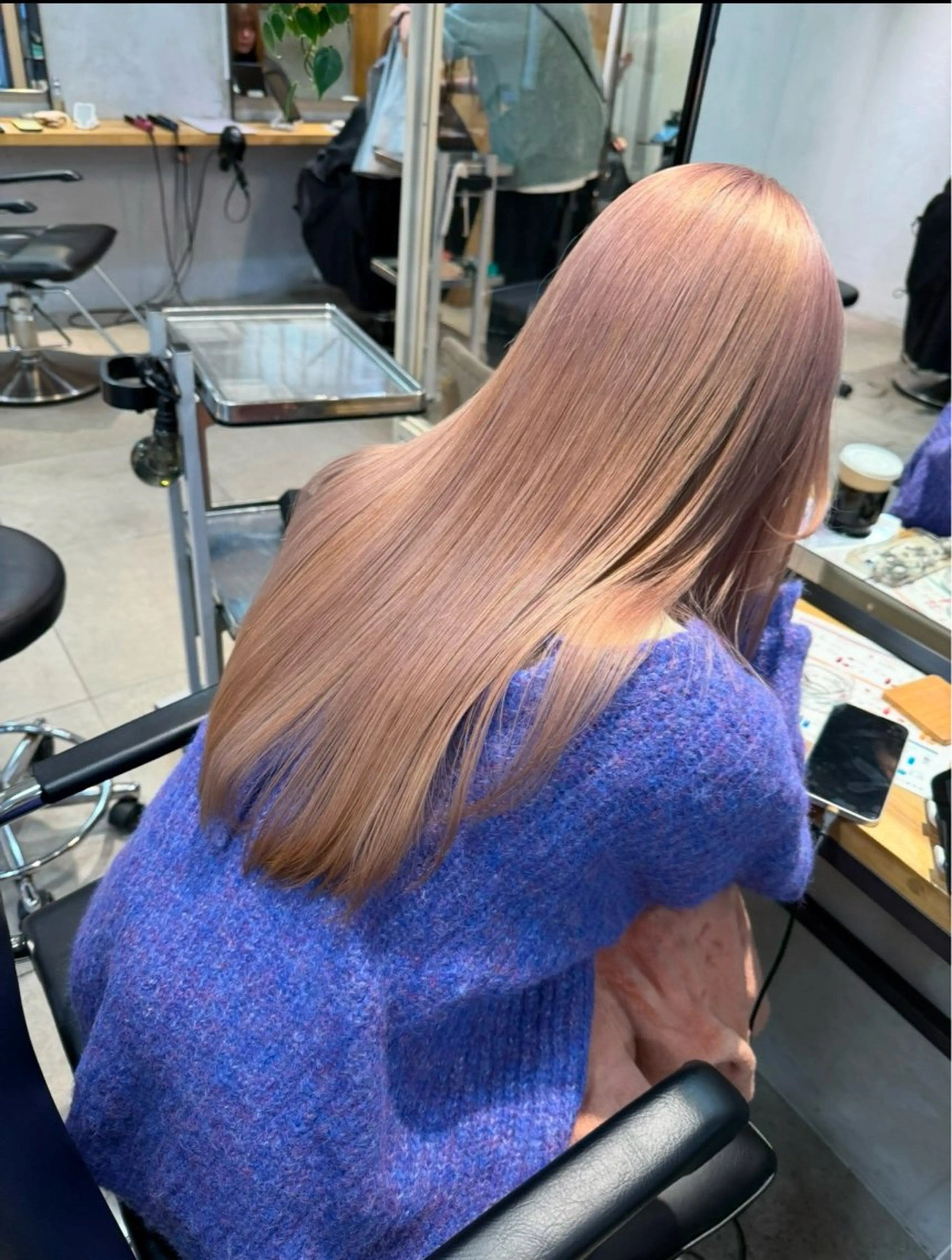 ロング カラー ミルクティー× グレージュMOMOのヘアスタイル