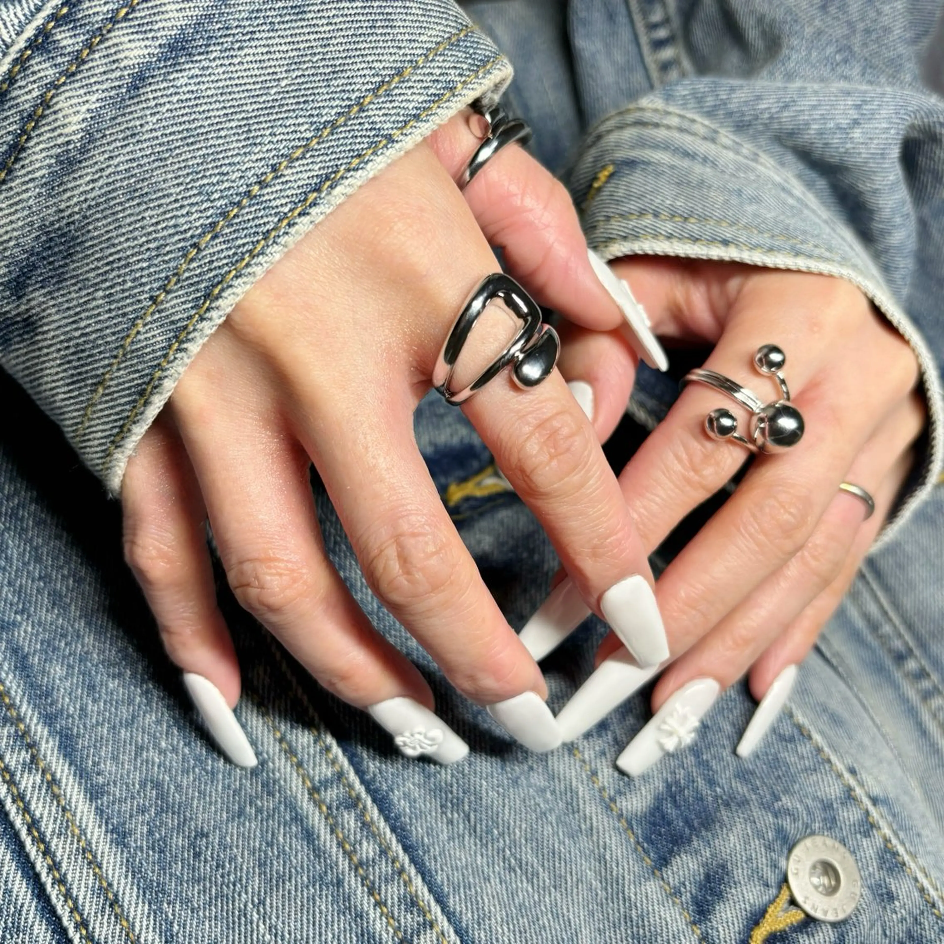 ネイル ホワイト nail salon Ecrin所属・前島 稀歩のネイルデザイン