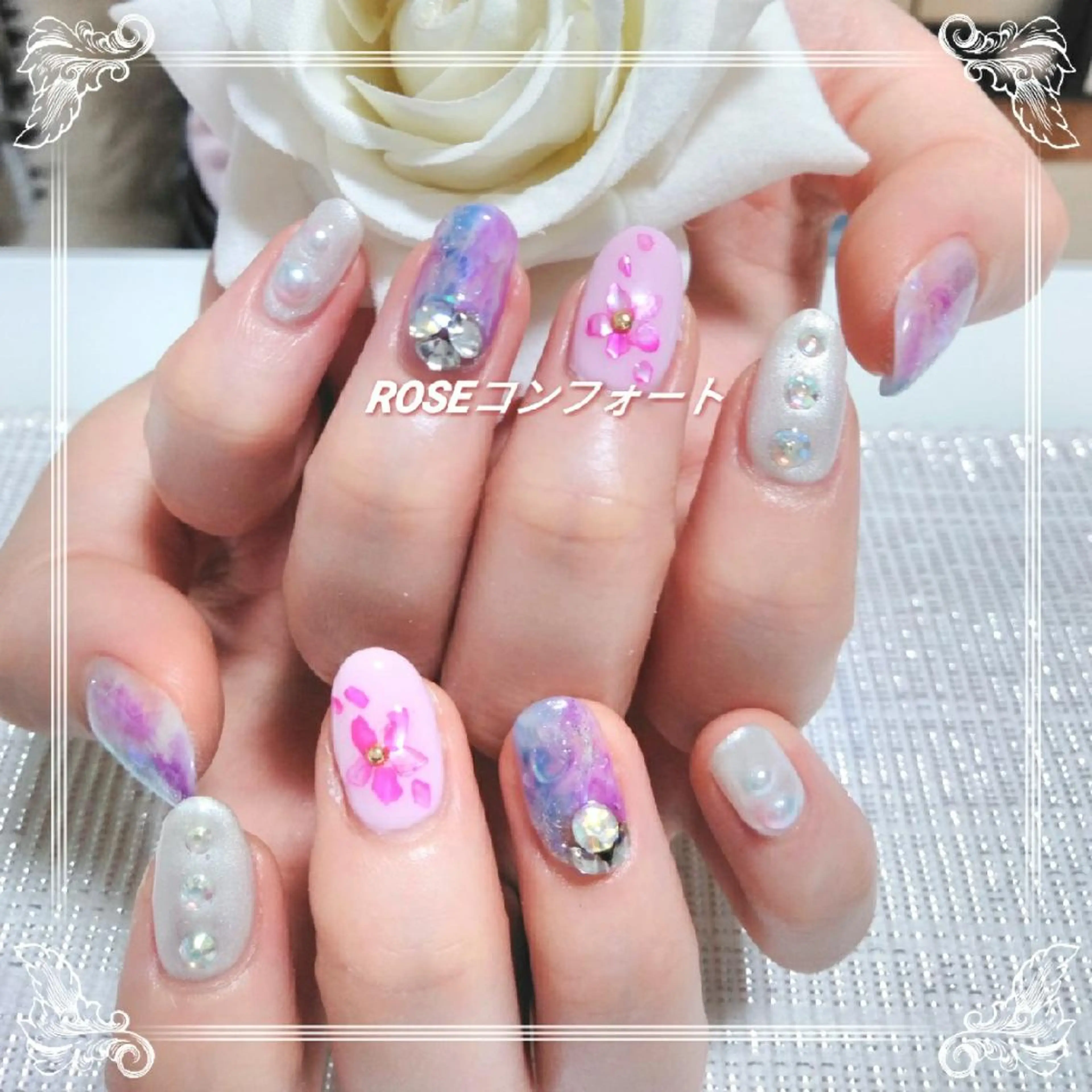 ネイル エステとネイル ローズコンフォートのネイルデザイン