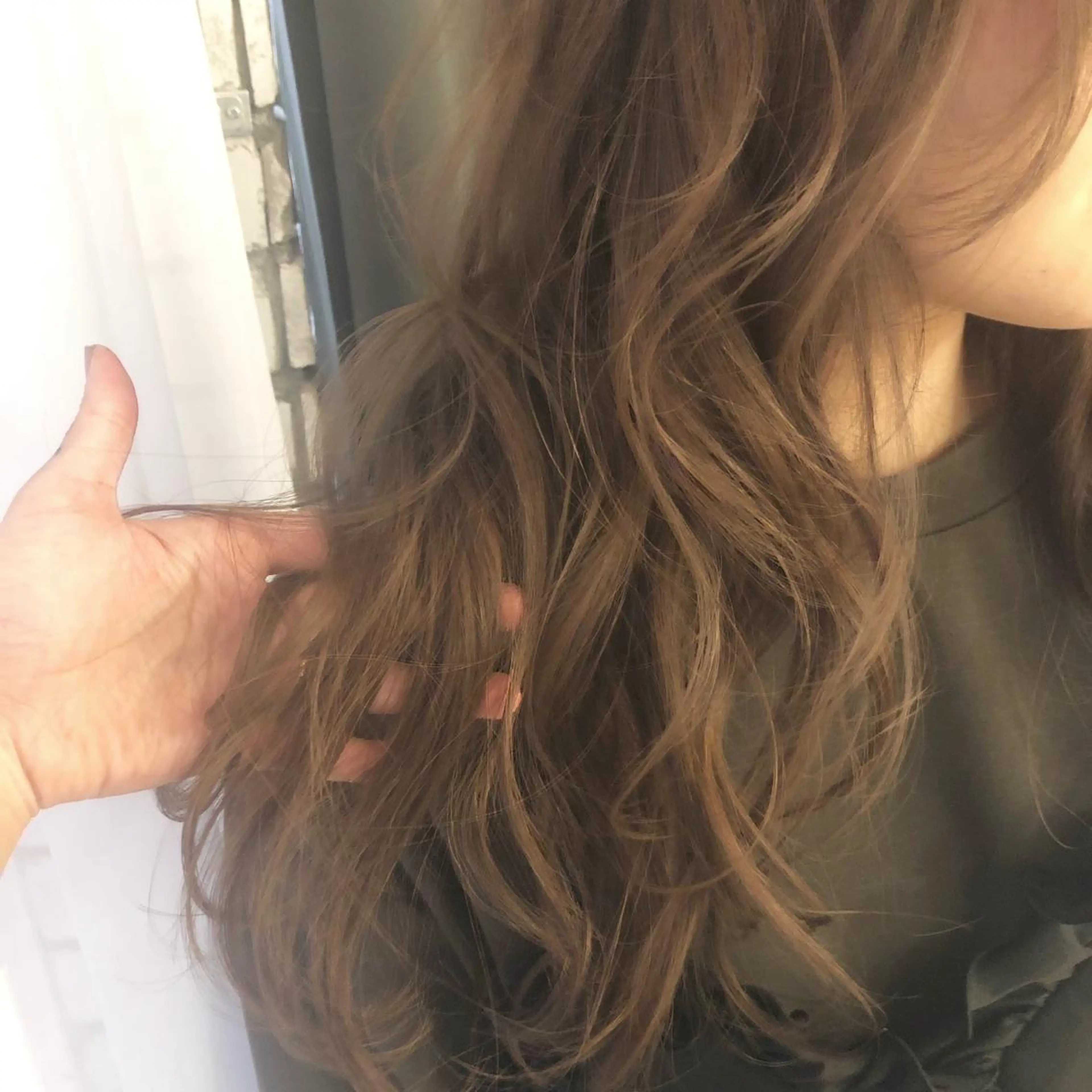 ロング カラー ベージュカラー ブリーチ ブラウンカラー ブラウンベージュ 透明感カラー ORIKA 美容室のヘアスタイル