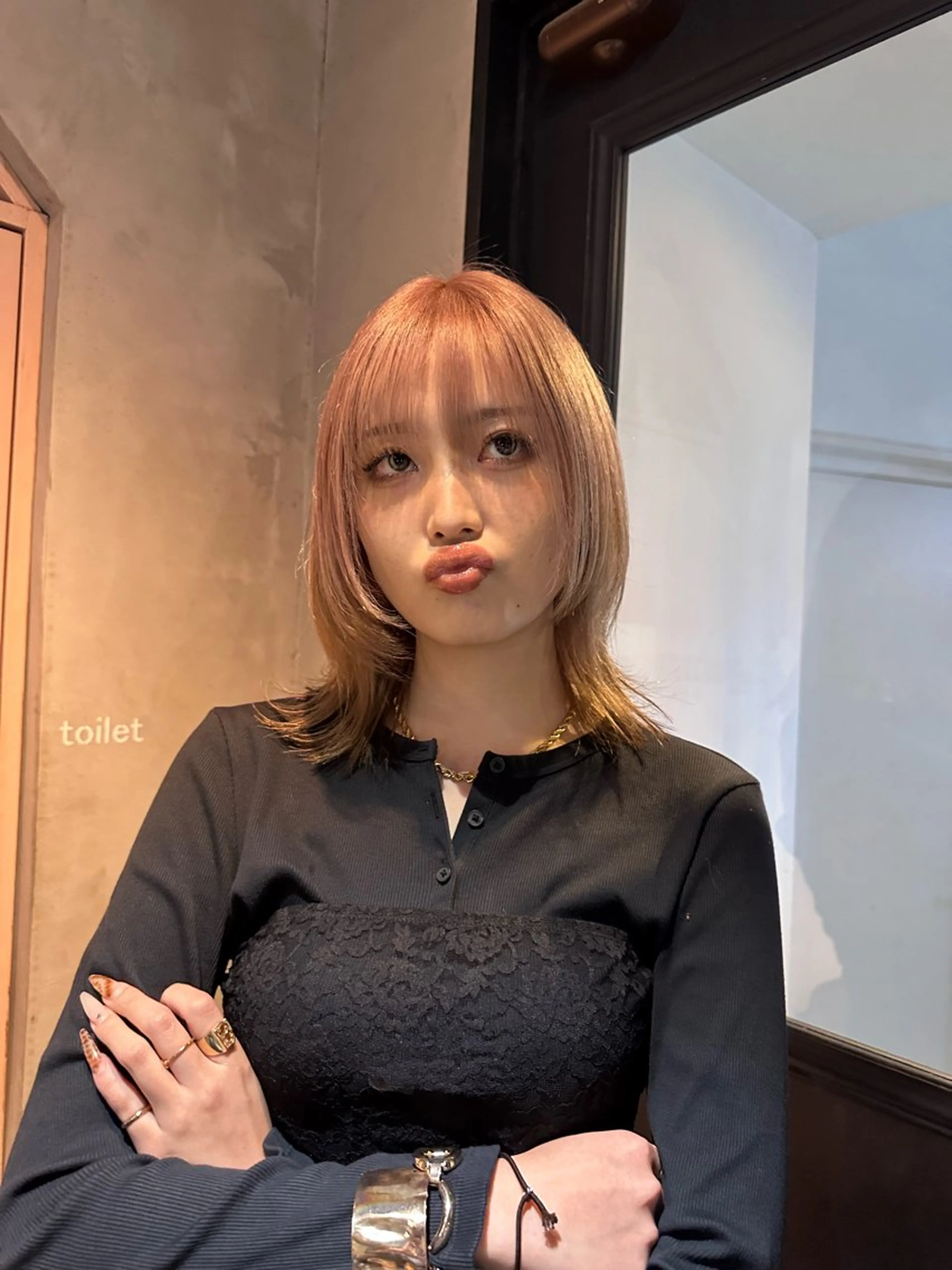 カラー コナカ モエのヘアスタイル