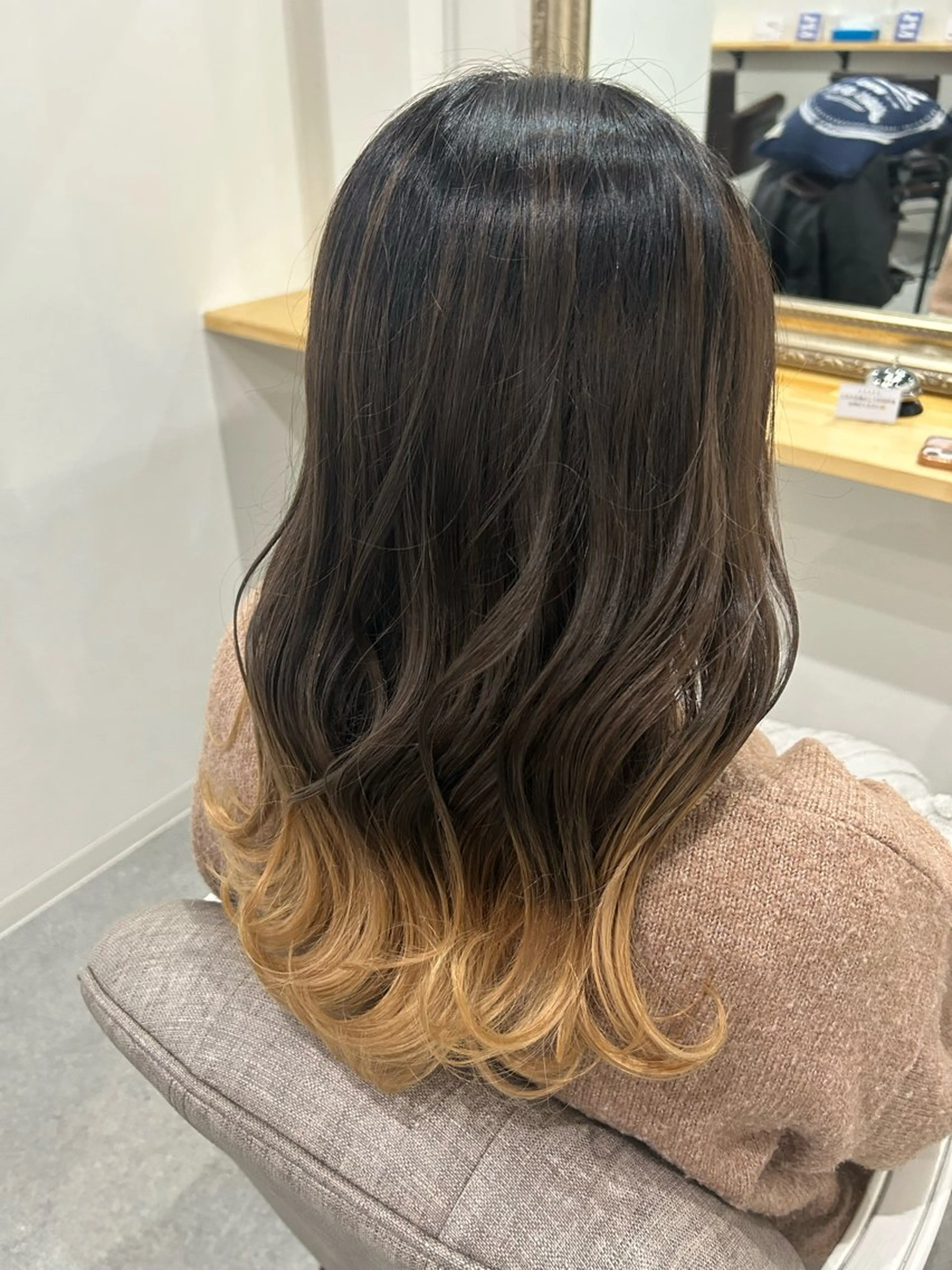 カラー 稲井 裕美のヘアスタイル