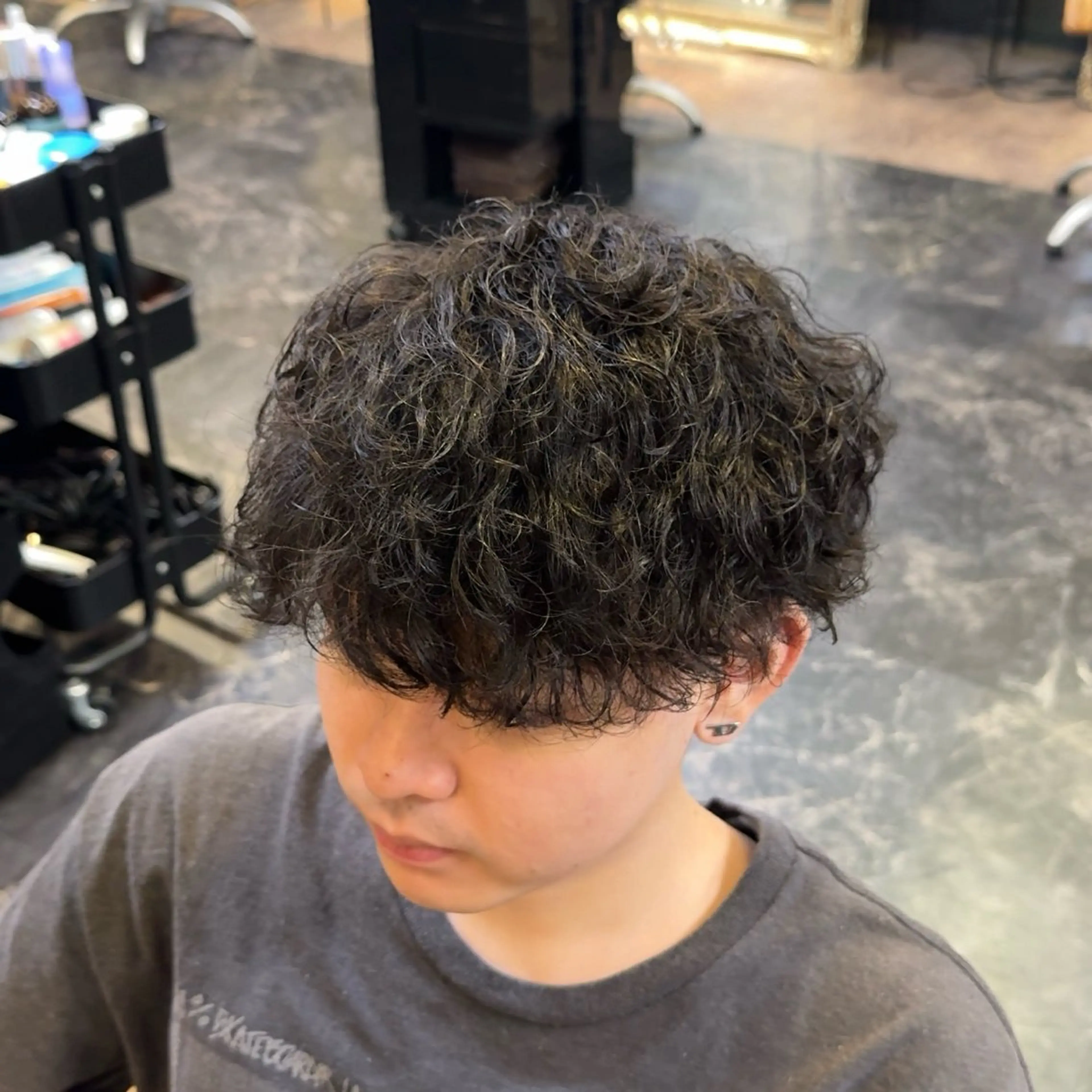 ショート メンズ メンズパーマ 舘野涼太 /ダブル カラー/髪質改善のヘアスタイル