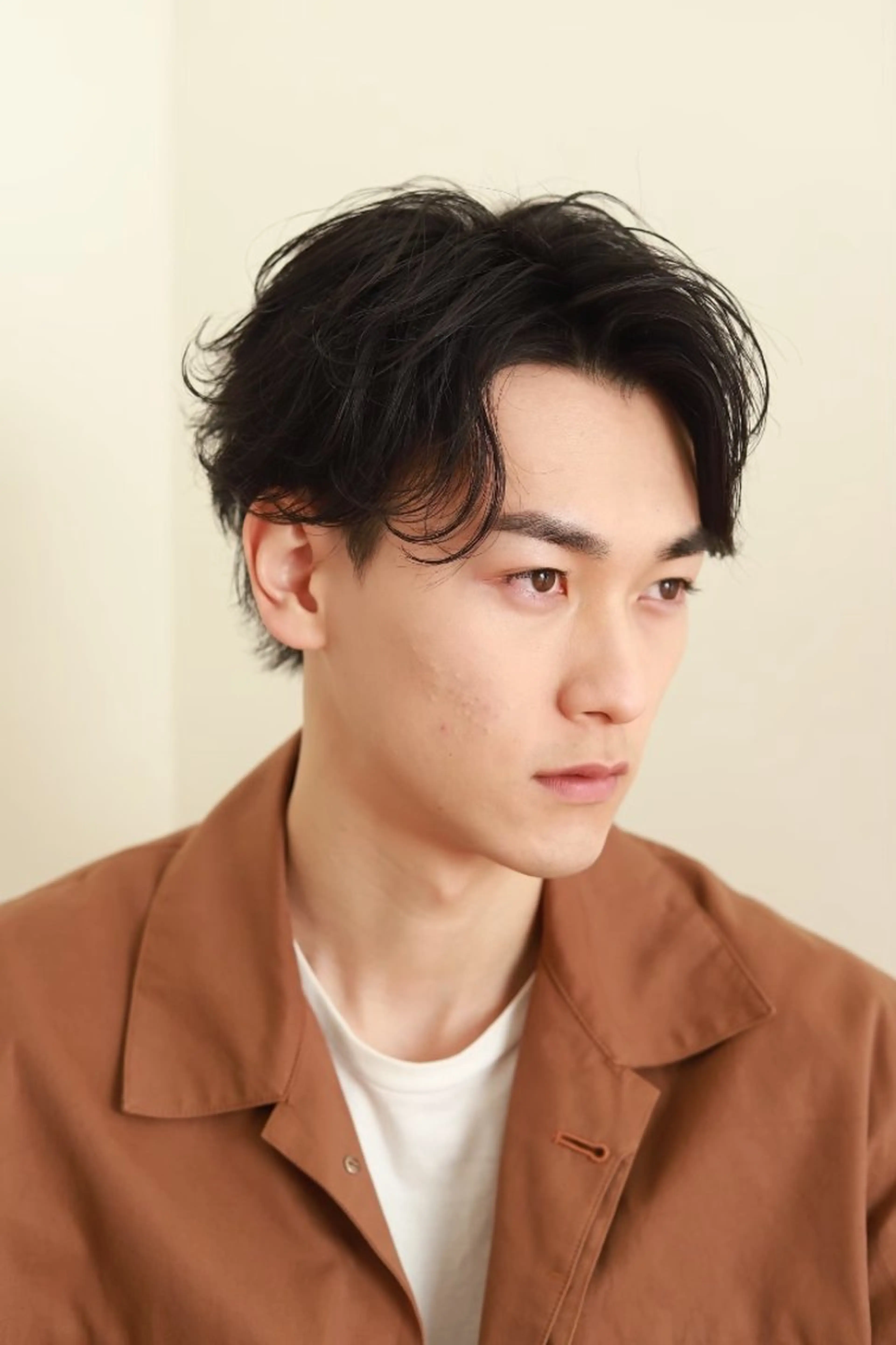 メンズ メンズ ヘアメイク  ハイトーン キャロのヘアスタイル