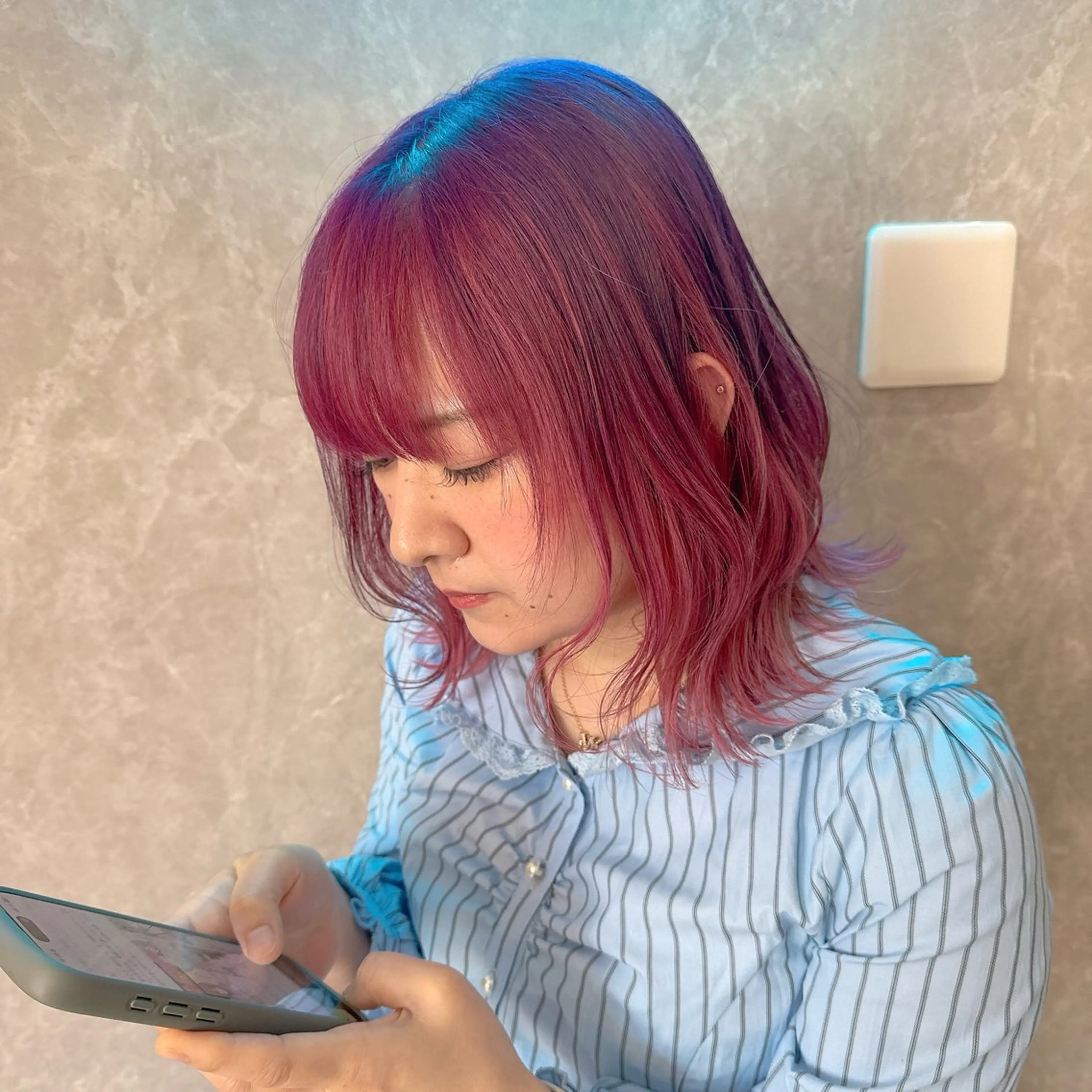 ミディアム カラー ブリーチ ケアブリーチ ダブルカラー イヤリングカラー グラデーションカラー ヘアカラー トリートメント デザインカラー 髪質改善Lilithのその他イメージ