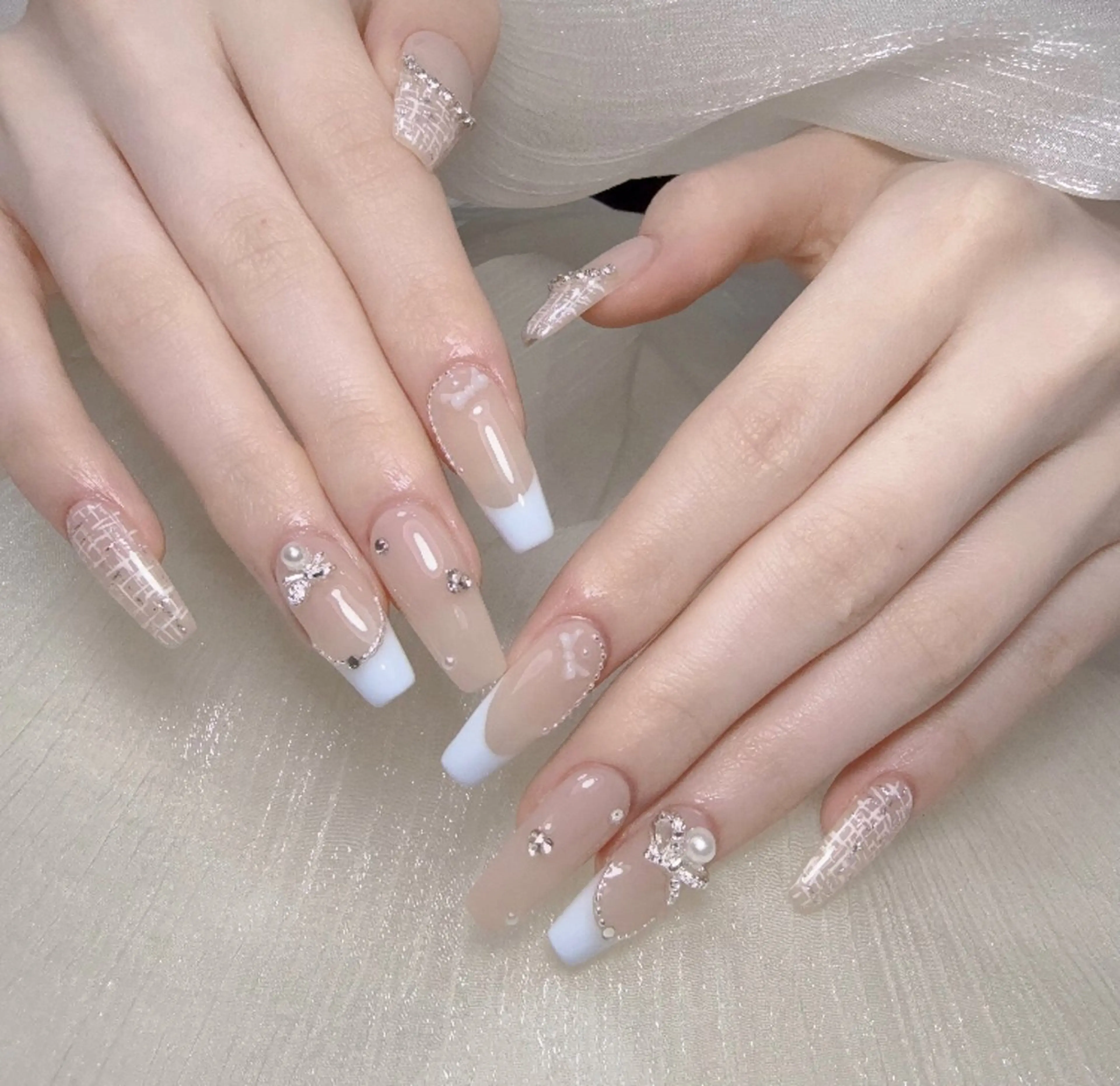 ネイル 長さ出し フレンチネイル 韓国ネイル レース マグネットネイル ハンドネイル 波 なみのネイルデザイン