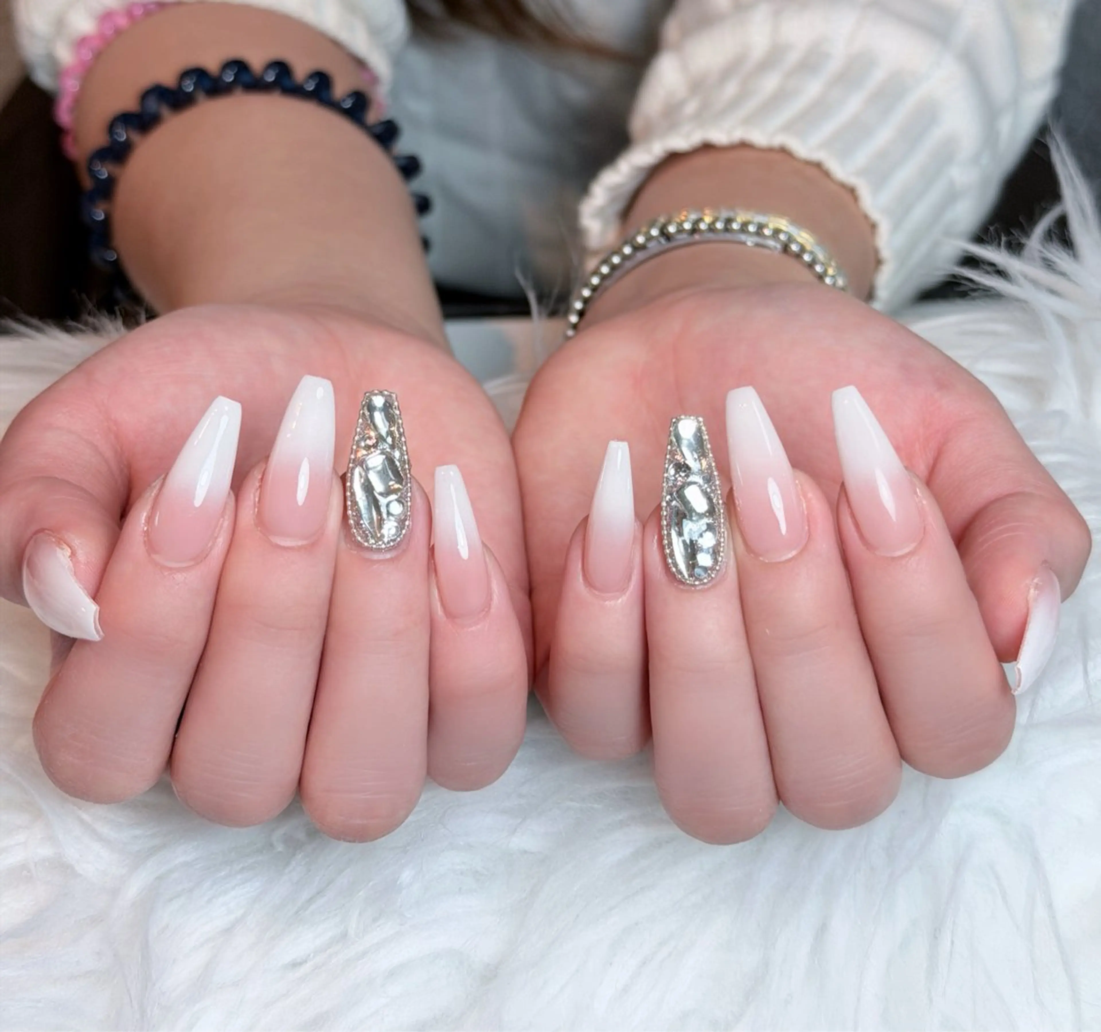 ネイル オーロラネイル ボルドー ブラウン 氷ネイル・うるうるネイル キラキラネイル ハンドネイル Julli NailStudioのネイルデザイン