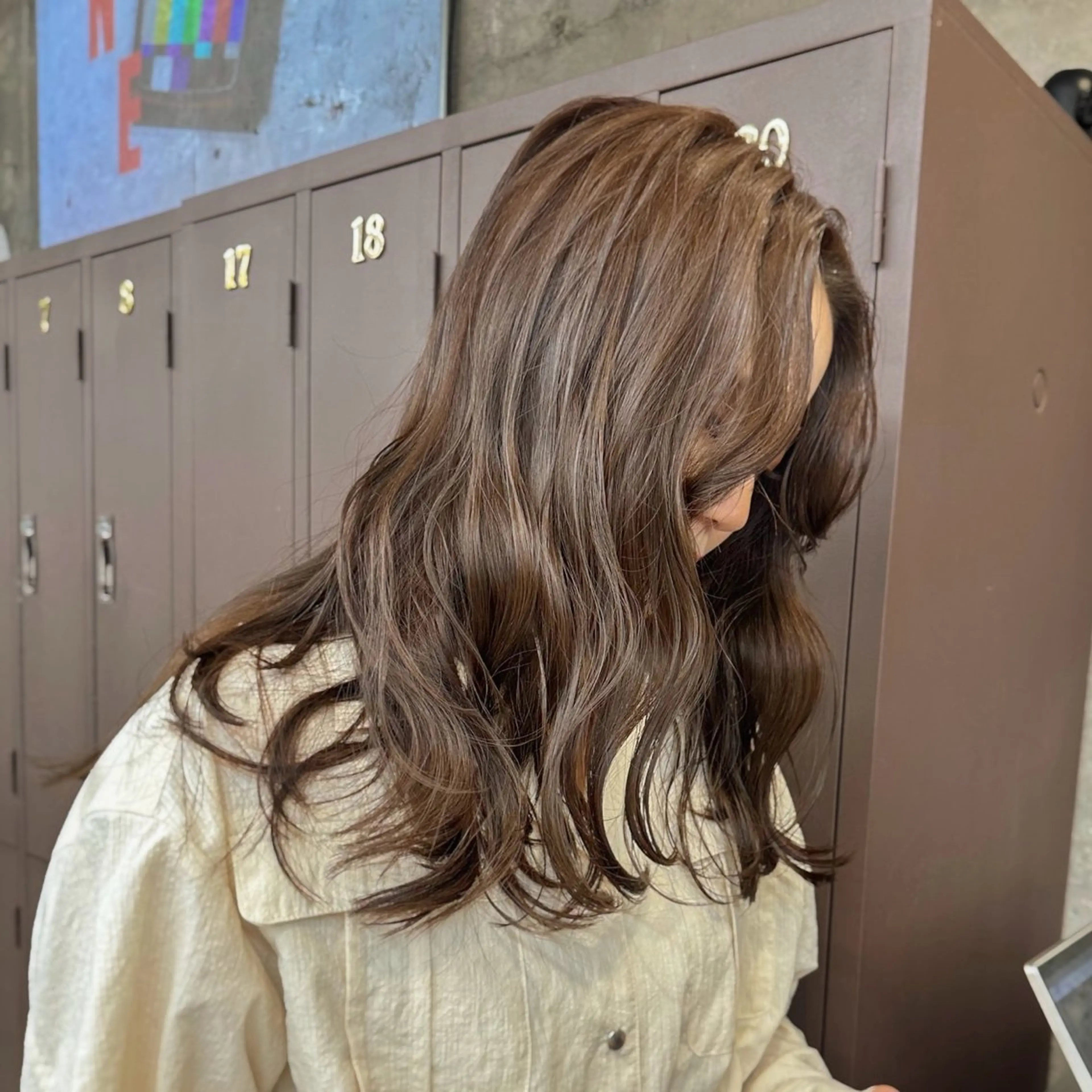 ロング カラー ブリーチ ケアブリーチ ダブルカラー グレージュ オリーブグレージュ カット ヘアカラー 岡本康平/ボブ /ブリーチ/レイヤーのヘアスタイル