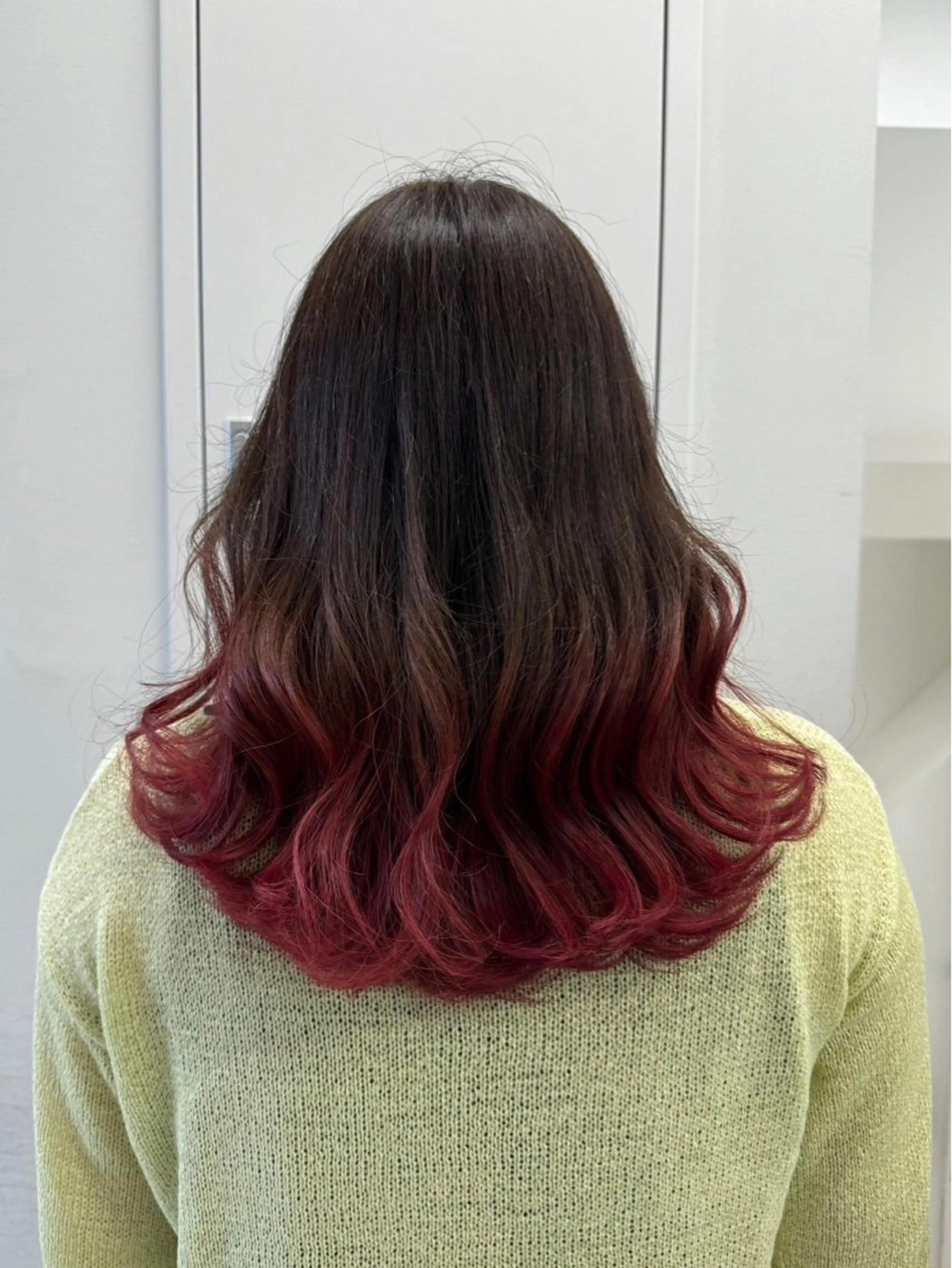 ロング カラー ブリーチ ケアブリーチ グラデーションカラー レッドカラー カット ヘアカラー トリートメント ヘッドスパ 巻けるケア縮毛矯正✨ ケアカラー✨山下のヘアスタイル