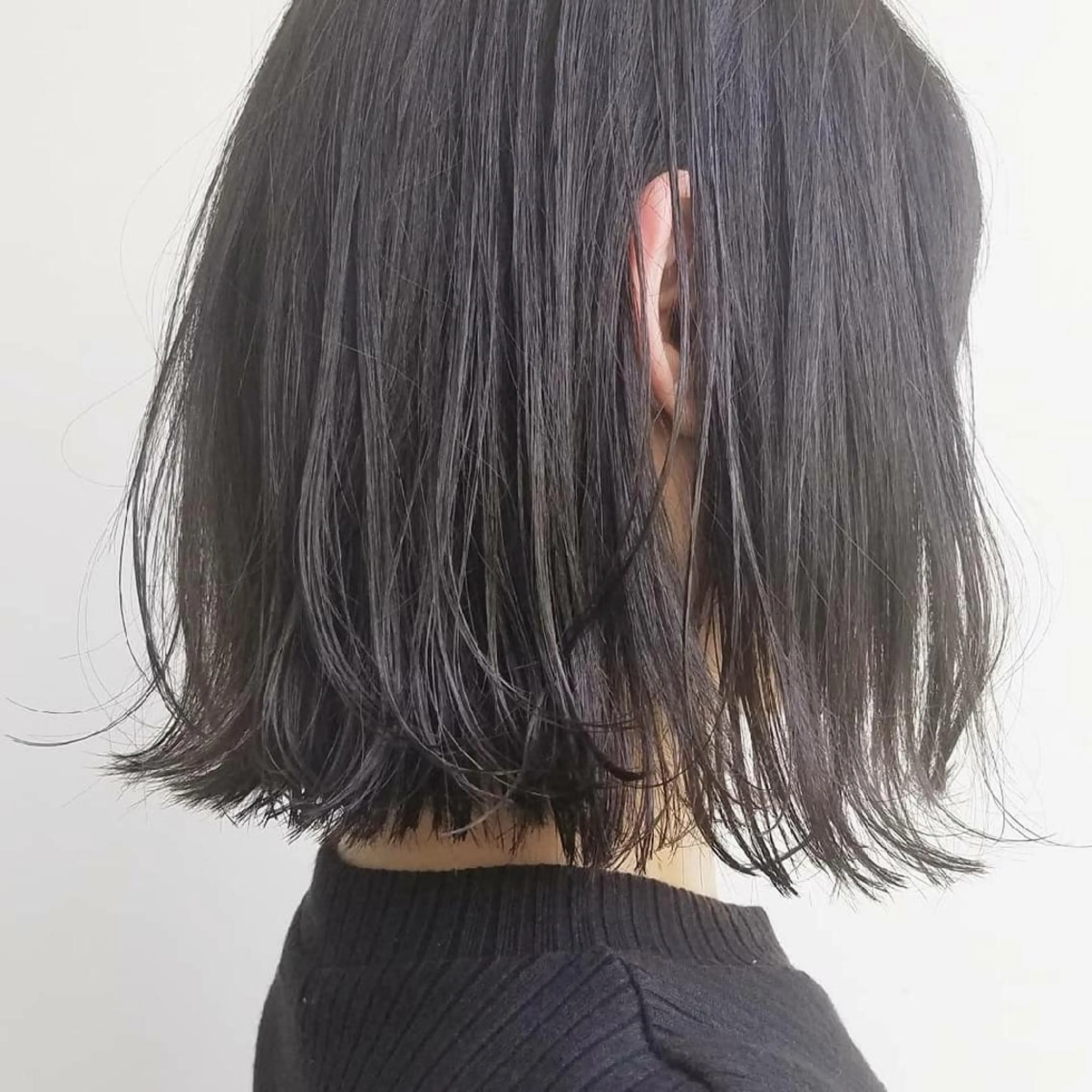 カラー ミディアム 切りっぱなしボブ ボブ iplus✴ まつげ、眉毛、耳つぼのマツエク・マツパデザイン