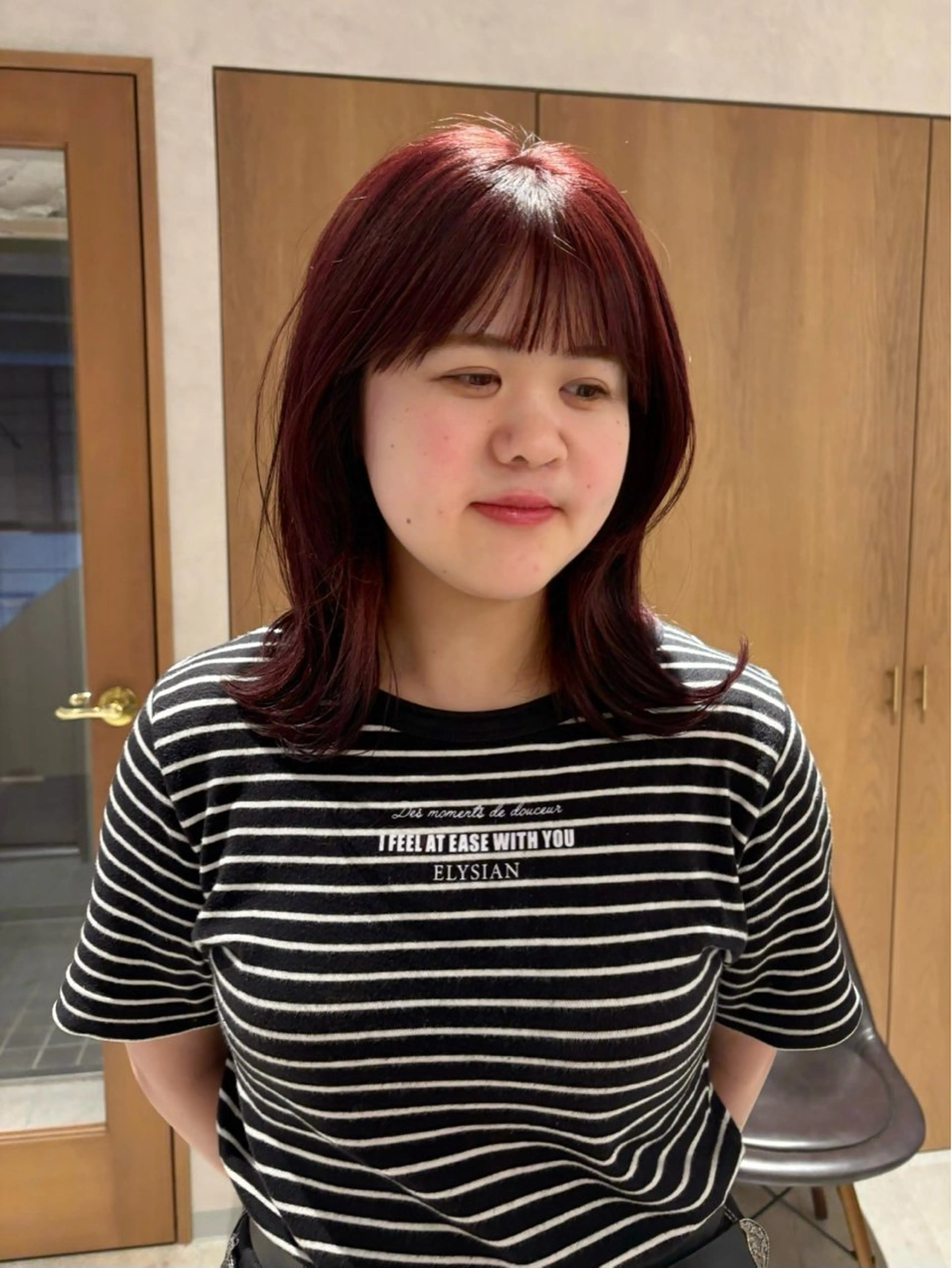 ミディアム カラー ミディアムパーマ ブリーチ ダブルカラー ラベンダーカラー ブリーチなしカラー カット ヘアカラー トリートメント mei｜顔まわり ×透明感カラーのヘアスタイル