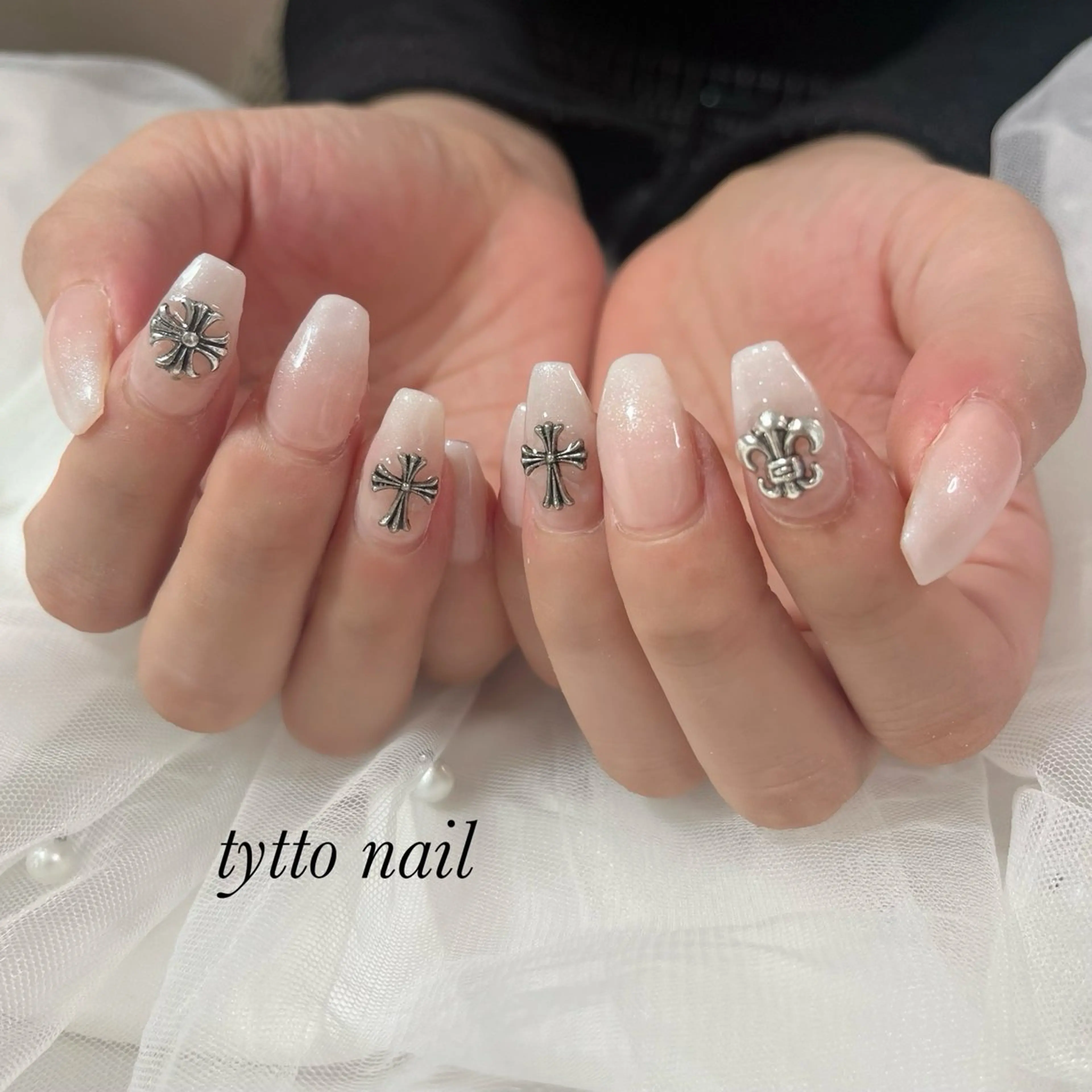 ネイル ガーリー ラメ(グリッター) オフィスネイル ワンカラーネイル ホワイト ハンドネイル tytto nail ❤︎‪‪eri‪‪のネイルデザイン