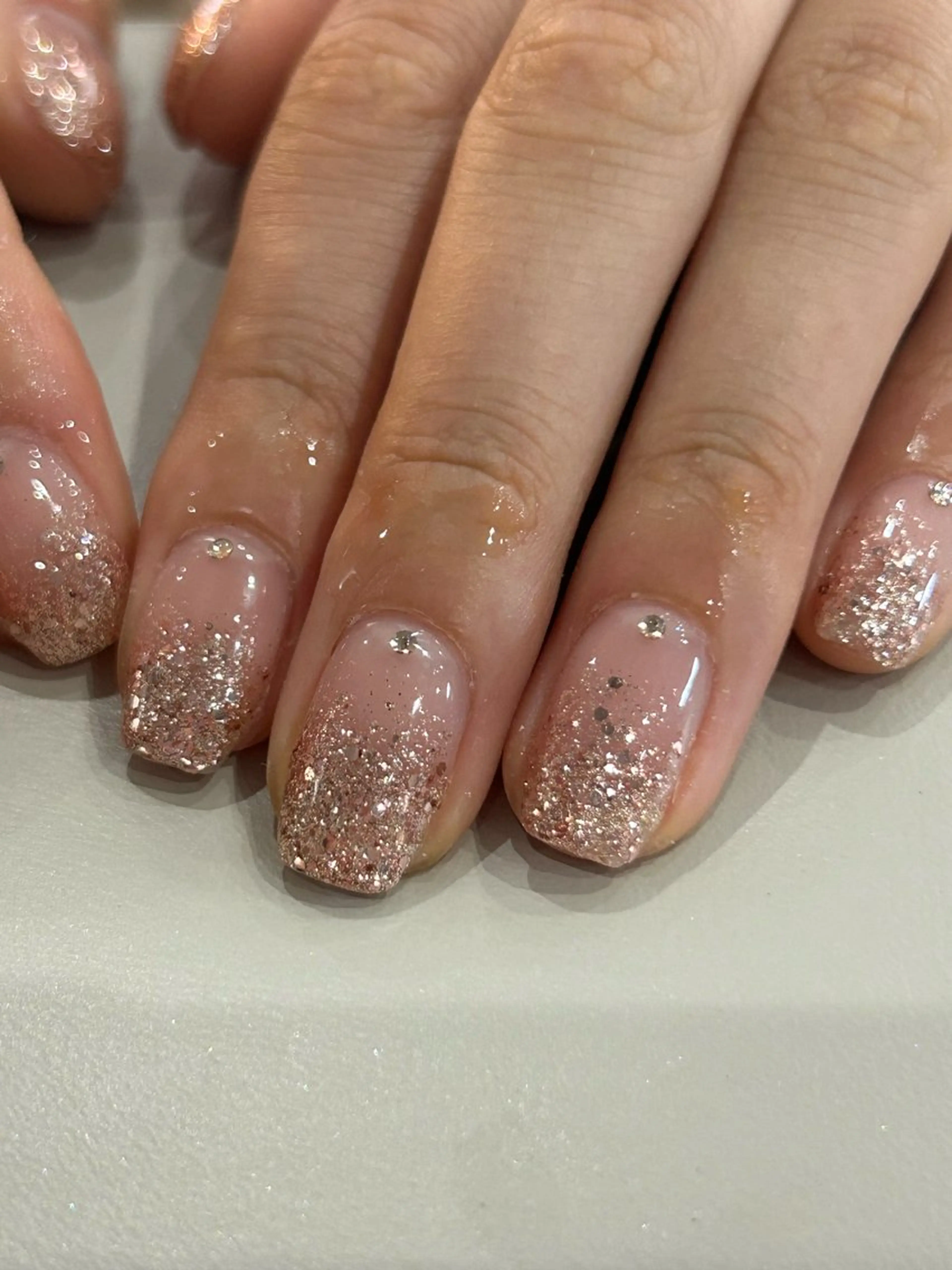 ネイル ラメ(グリッター) ラメグラデーション ハンドネイル scré as Ételのネイルデザイン