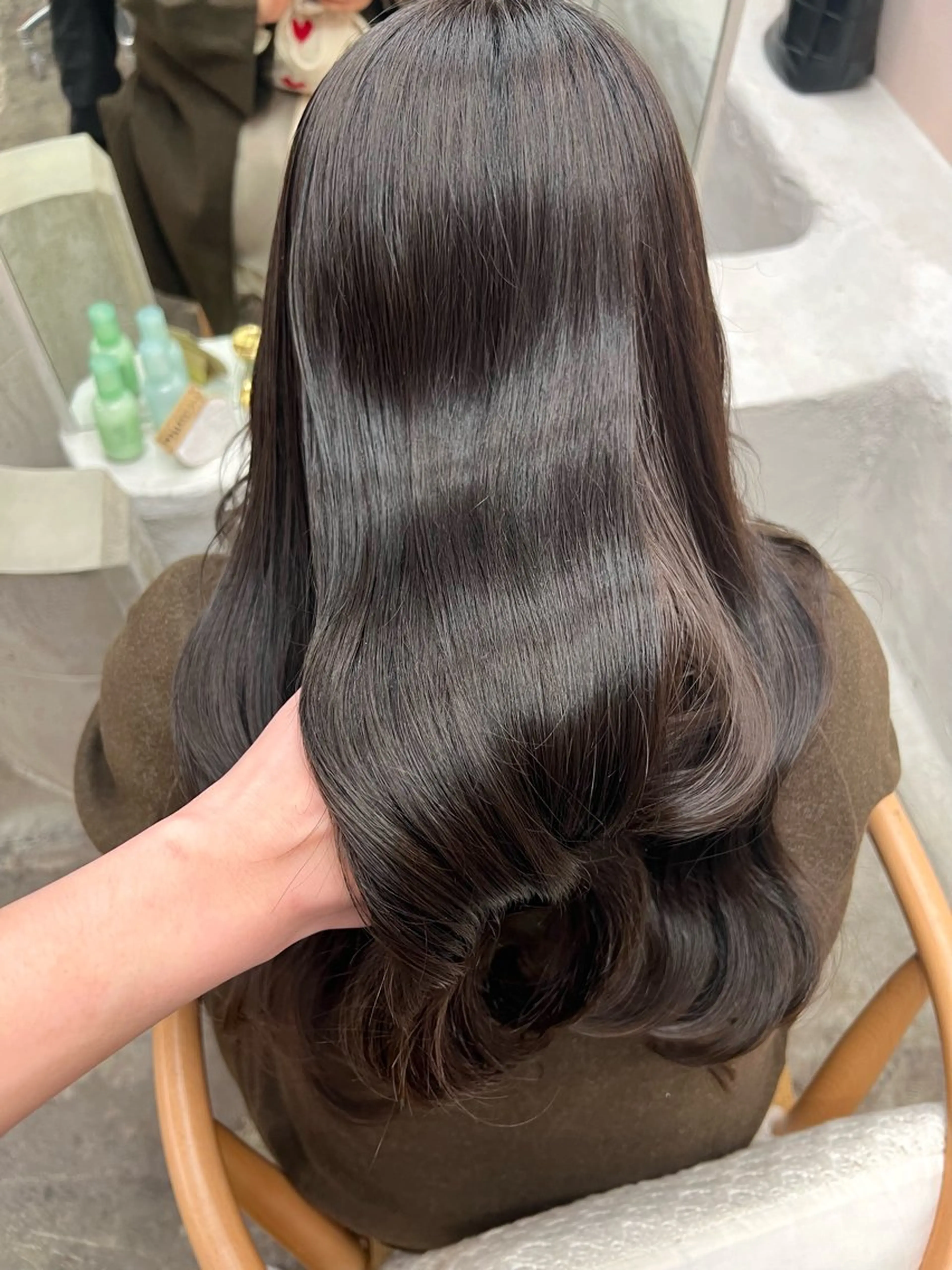セミロング カラー アッシュ アッシュブラウン ブラウンカラー 透明感カラー トリートメント カット ヘアカラー トリートメント iru所属・透明感，髪質改善の プロ☝🏻前田俊樹✨のヘアスタイル