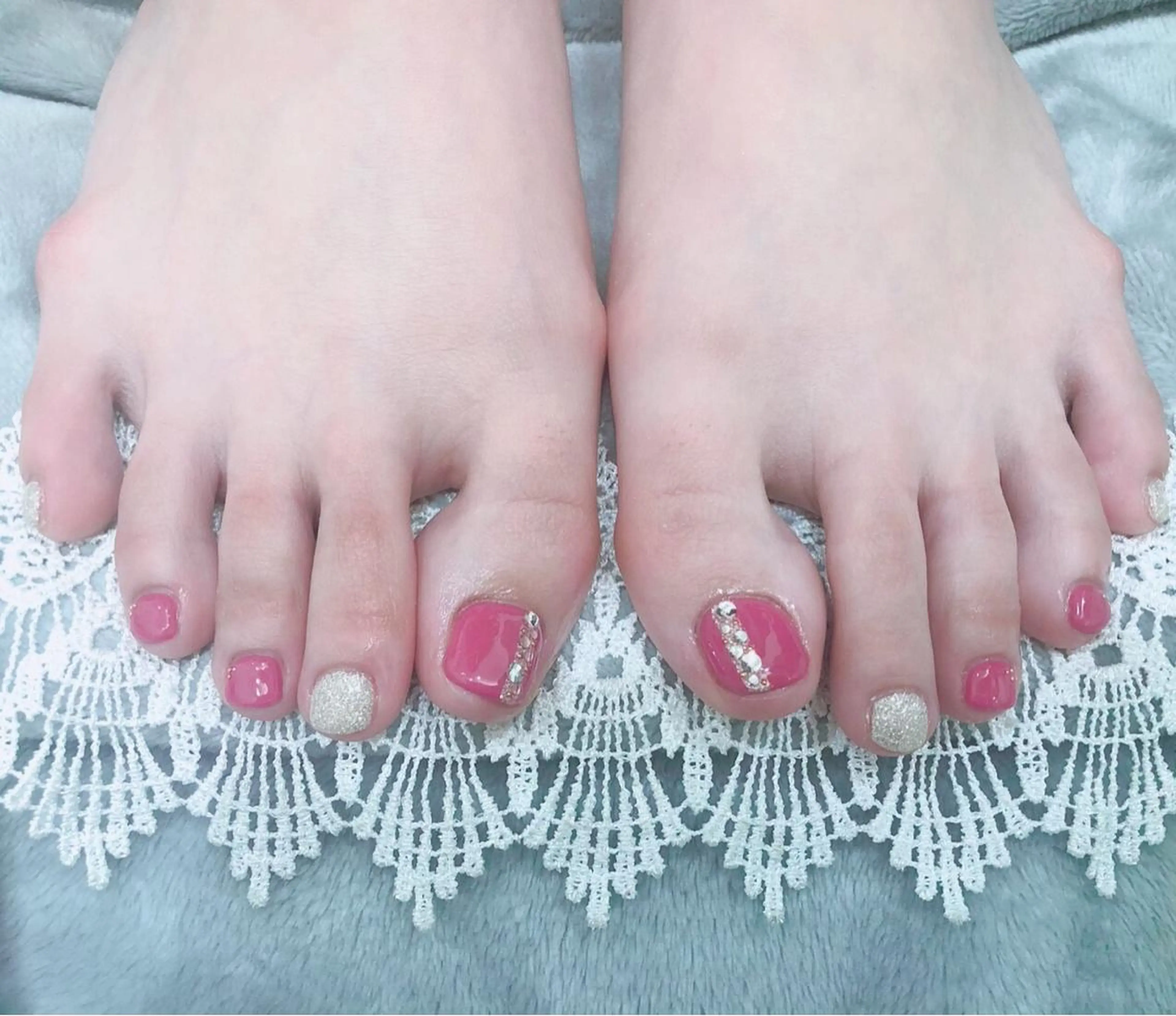 ネイル マツエク・マツパ フットネイル ジェルネイル グラデーション ラメ(グリッター) ラメグラデーション 指名支持率NO.1 スタイリストのヘアスタイル