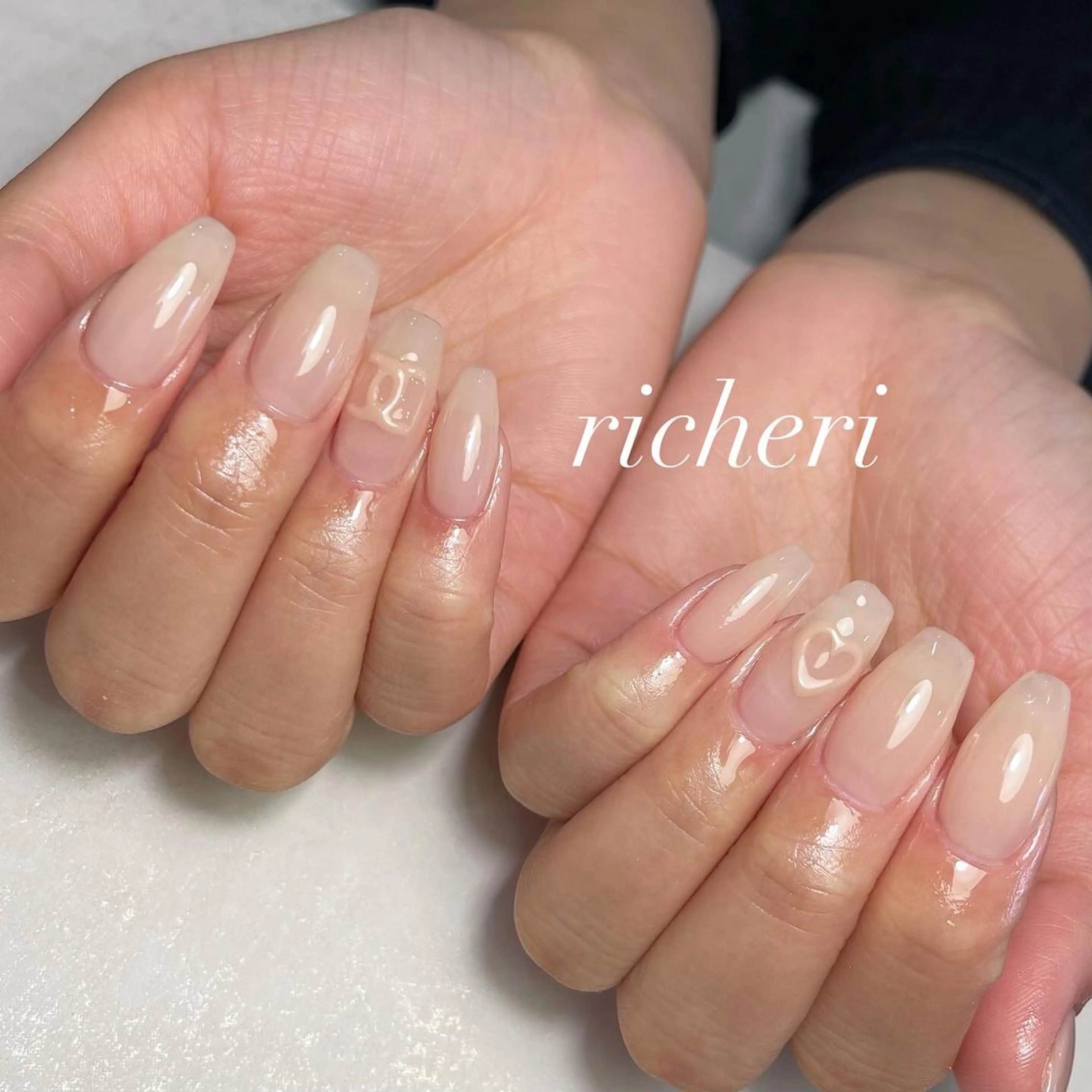 ミディアム ネイル 韓国風ヘア アートネイル フレンチネイル ジェルネイル ガラスフレンチ richeri beautyのエステ・リラクイメージ