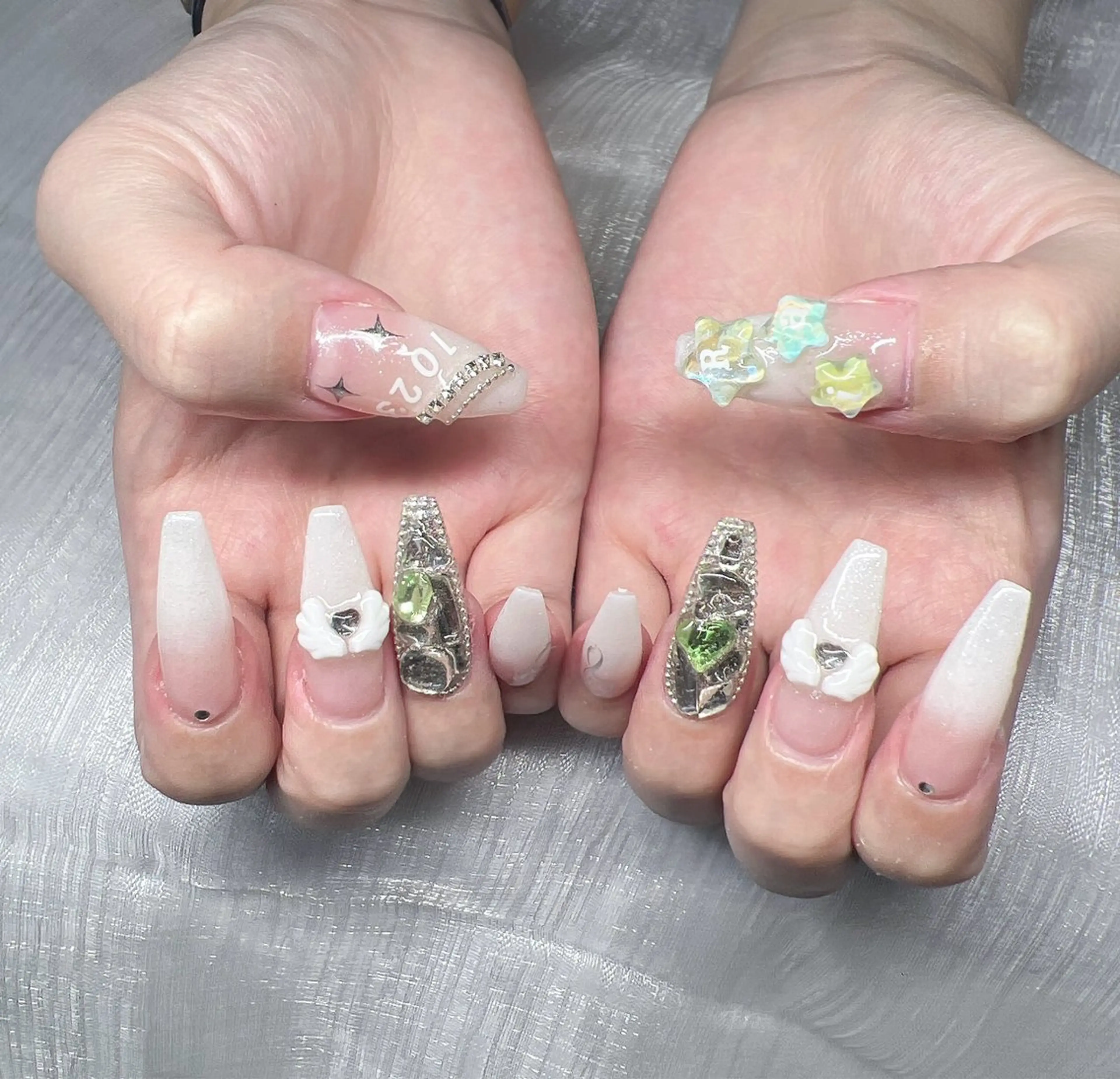 ネイル 長さ出し グラデーション 卒業式 キラキラネイル マグネットネイル ハンドネイル Lee Nailsのネイルデザイン
