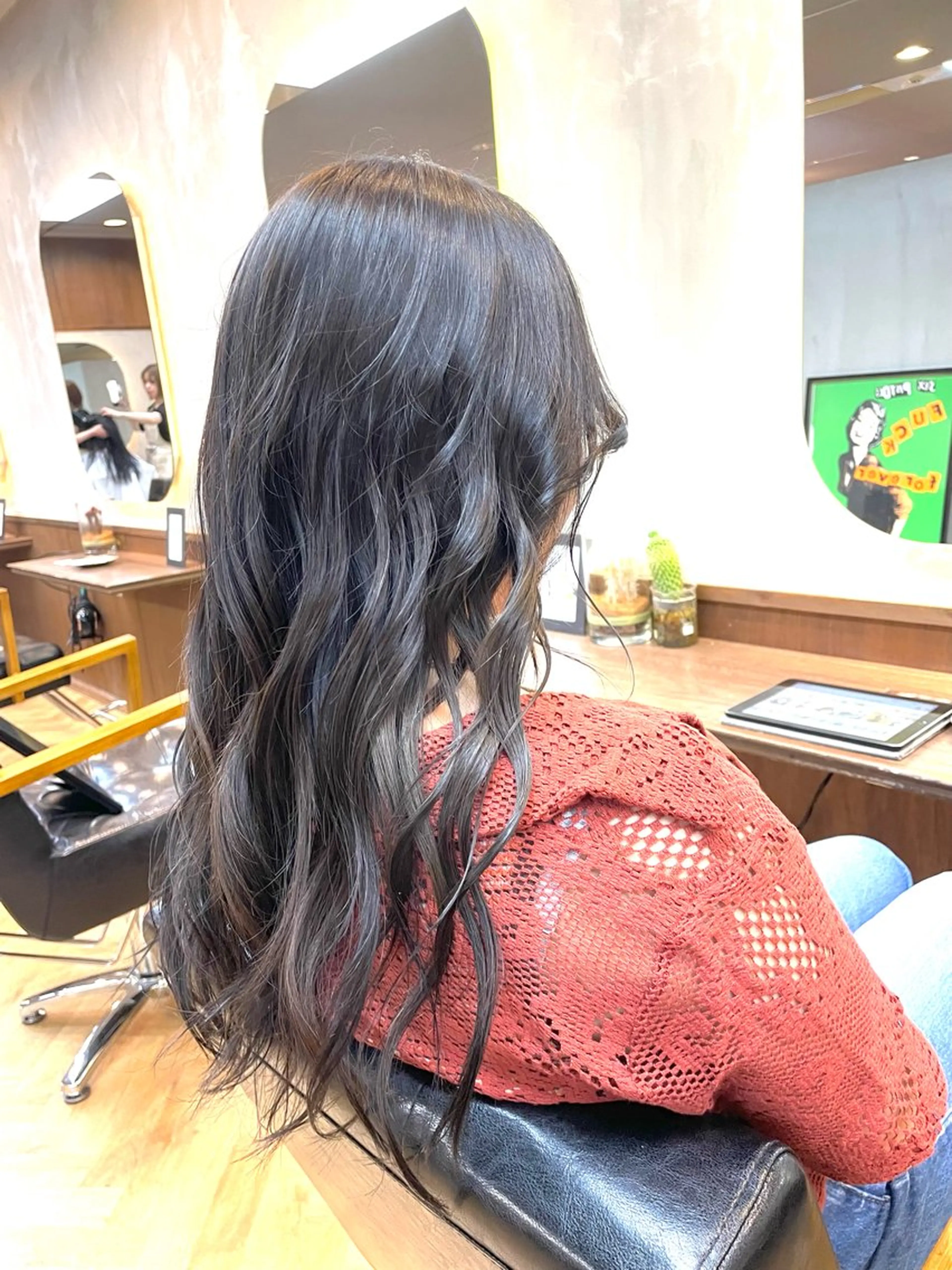 ロング カラー 透明感カラー イルミナカラー オリーブカラー トリートメント 慎太朗/パーマ/ボブ /センターパートのヘアスタイル