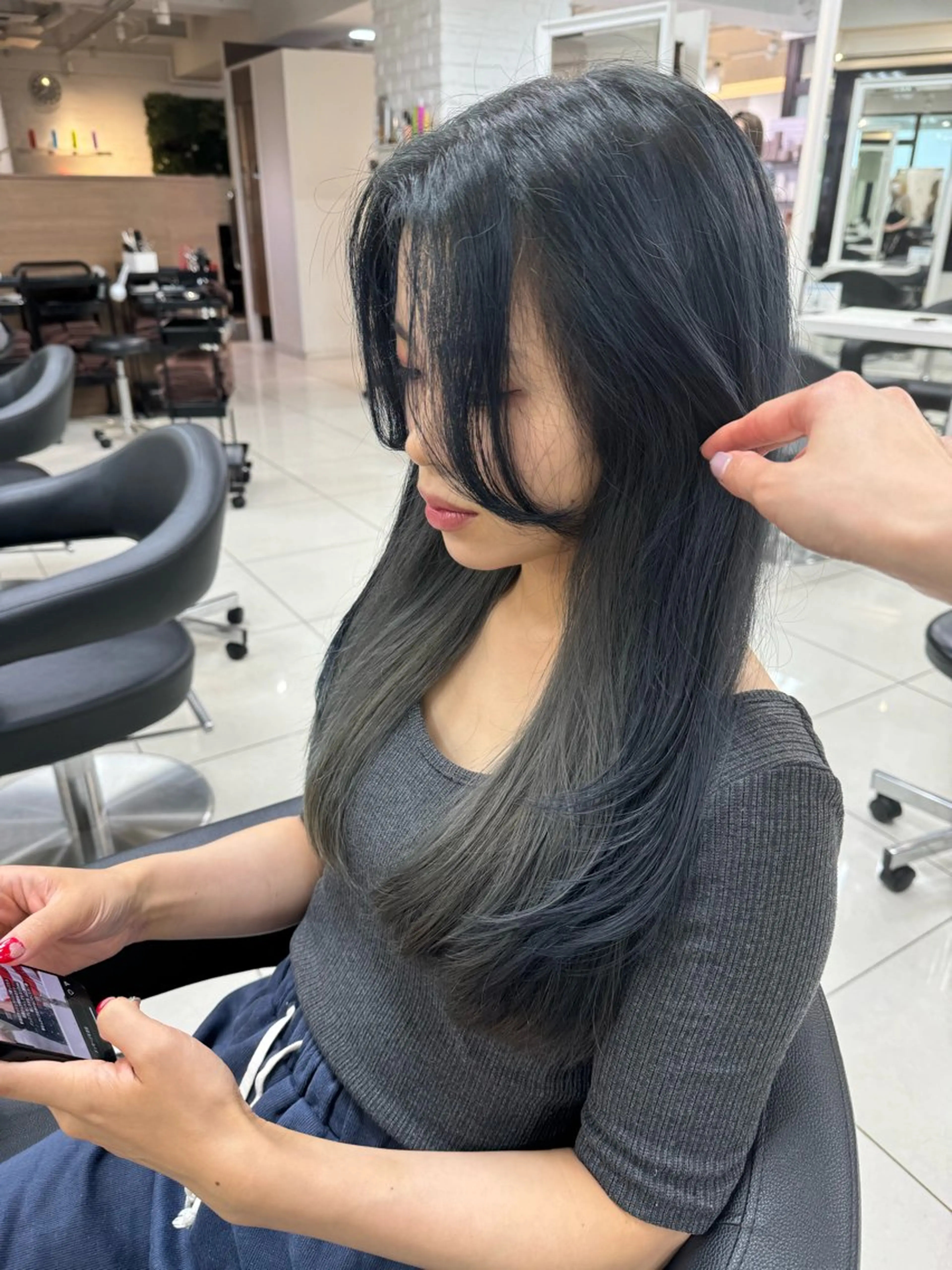 ロング カラー ブリーチ ブルーカラー ブルーグレー グレージュ イルミナカラー カット ヘアカラー トリートメント 【予防美容特化】 kasumi🌷🌷のヘアスタイル