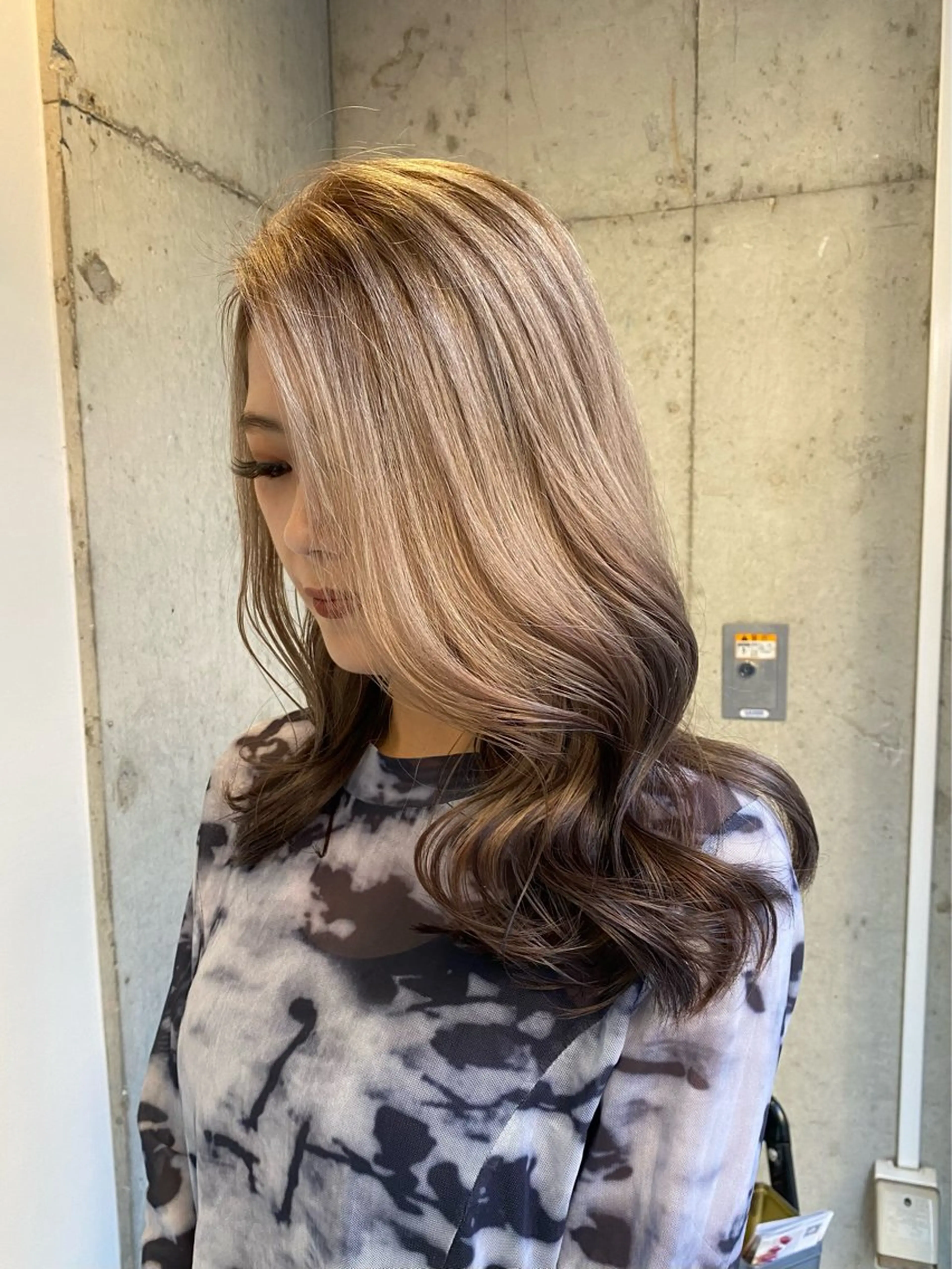 ロング カラー ヘアカラー トリートメント ヘアセット ベージュカラー🐏 🤎塚原優芽のヘアスタイル