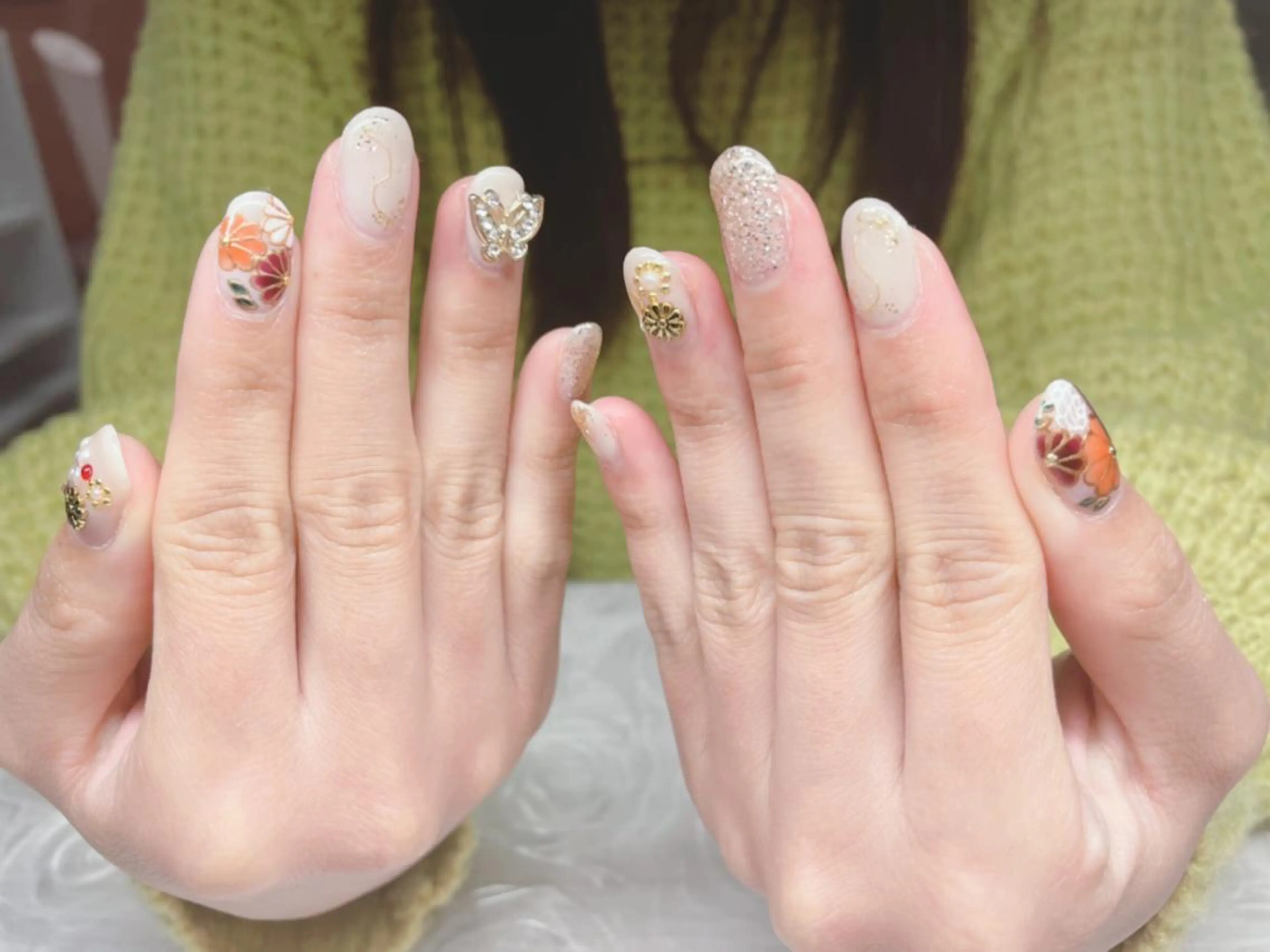 ネイル 成人式 芦辺 香奈のネイルデザイン