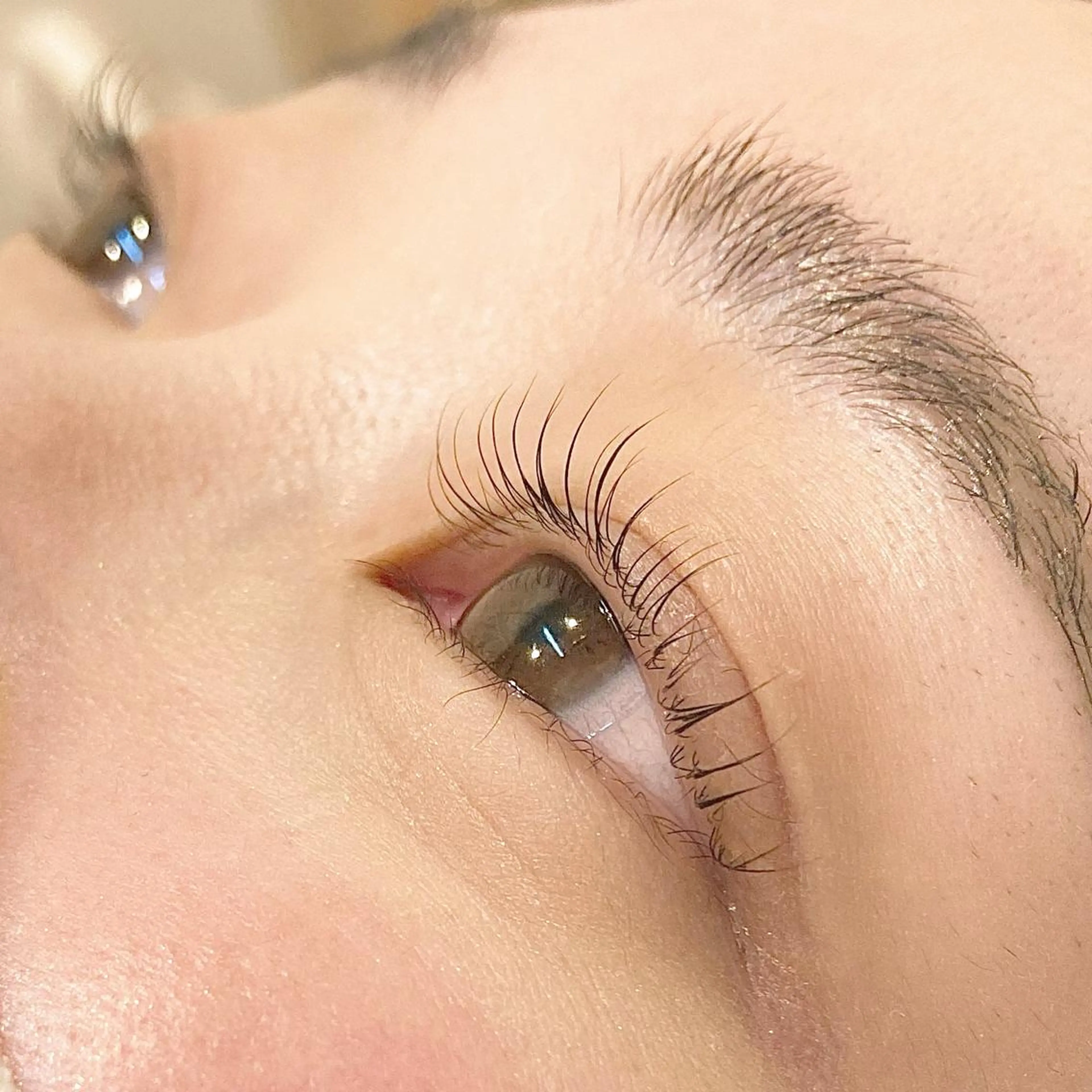 マツエク・マツパ miel大宮店所属・矢部 奈々の眉毛・アイブロウイメージ