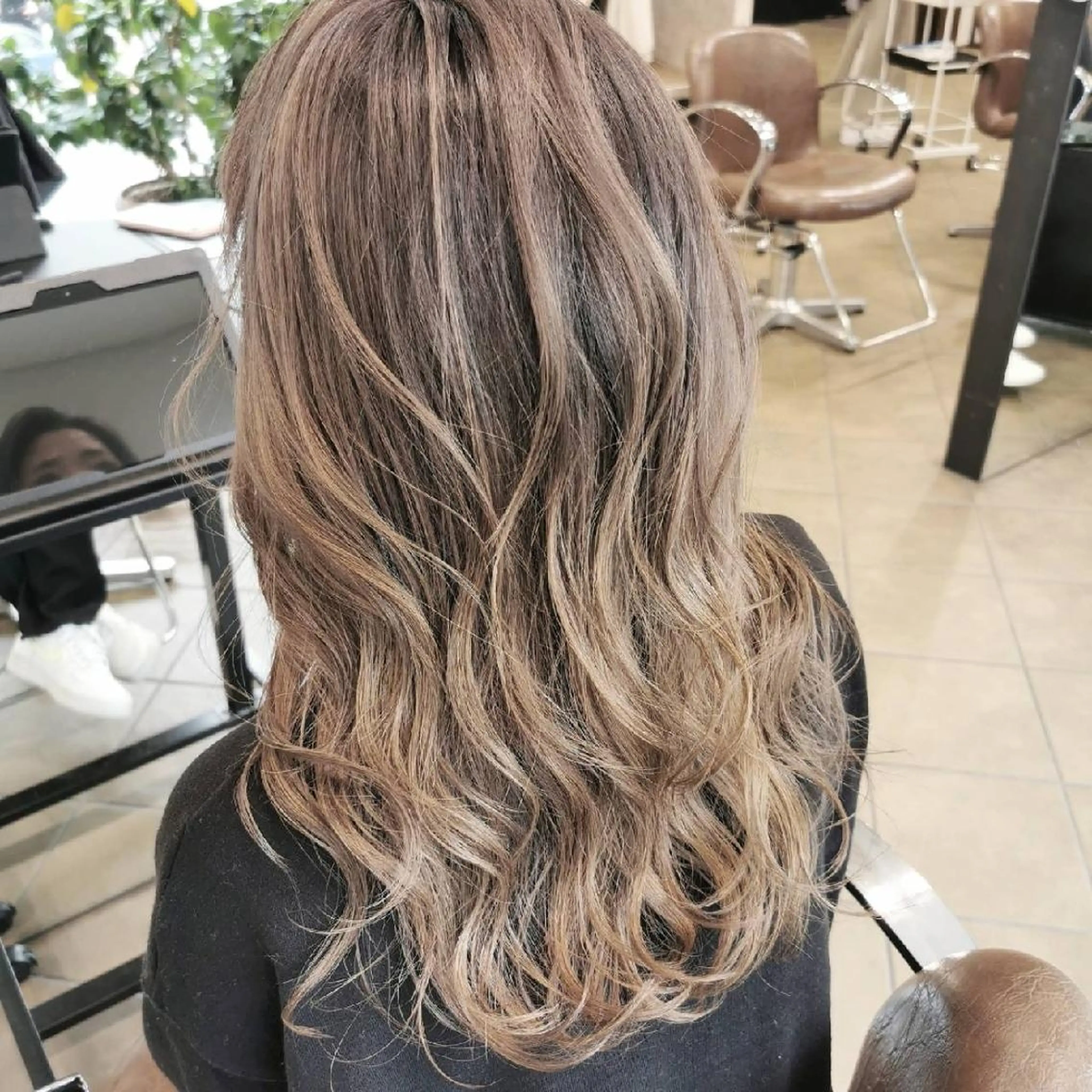 カラー ベージュカラー ミルクティーベージュ 外国人風カラー Luisハイライト　 喜連瓜破、髪質改善のヘアスタイル