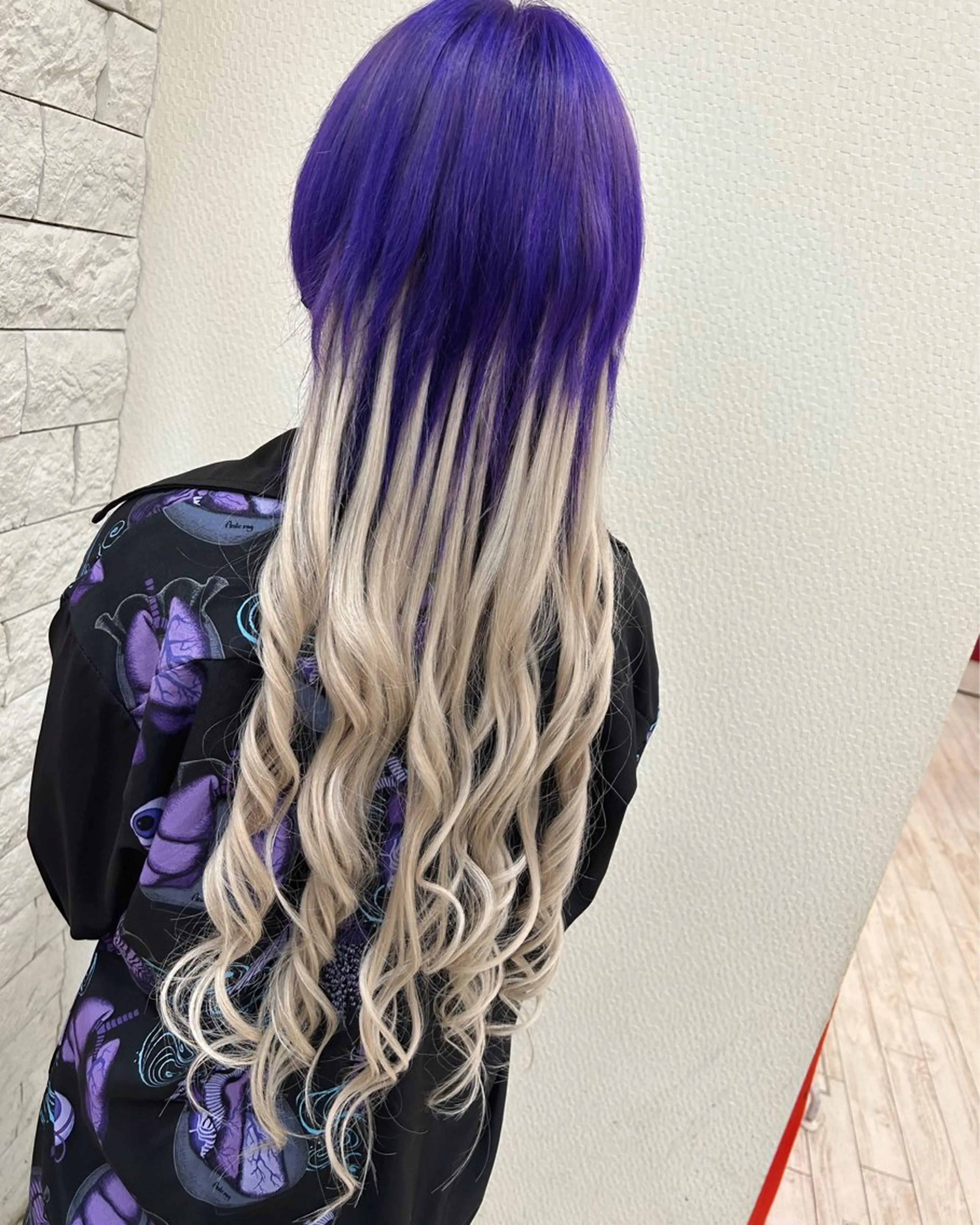 ロング カラー ヘアアレンジ パープルカラー エクステ ロング ウルフカット 今村公介 ブリーチ特化、派手髪のヘアスタイル