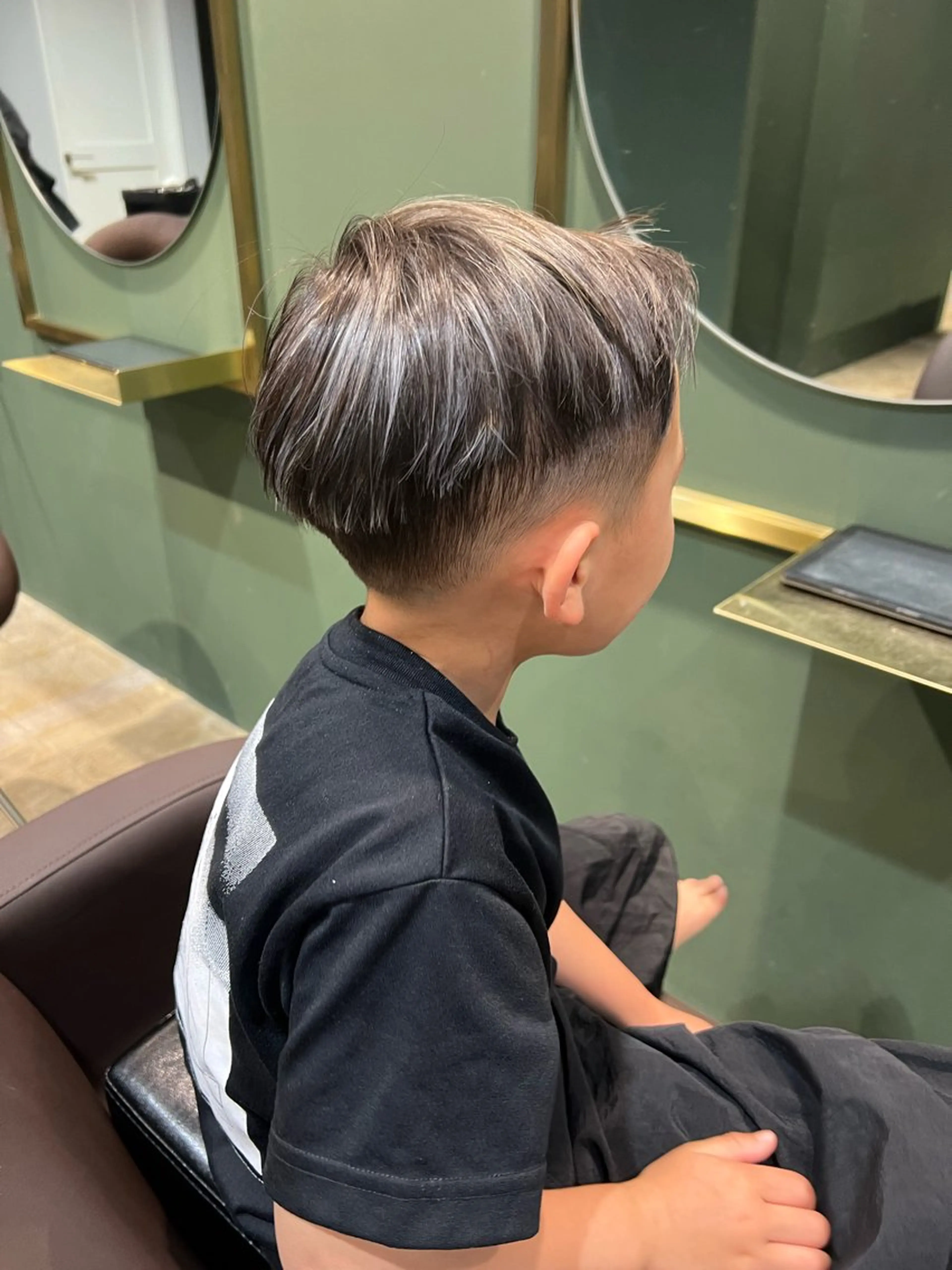 ショート カラー メンズ キッズ メンズハイライト ハイライトカラー ハイライト ヘアカラー トリートメント ヘッドスパ カラースペシャリスト しょう🧑🏼‍🎨のヘアスタイル