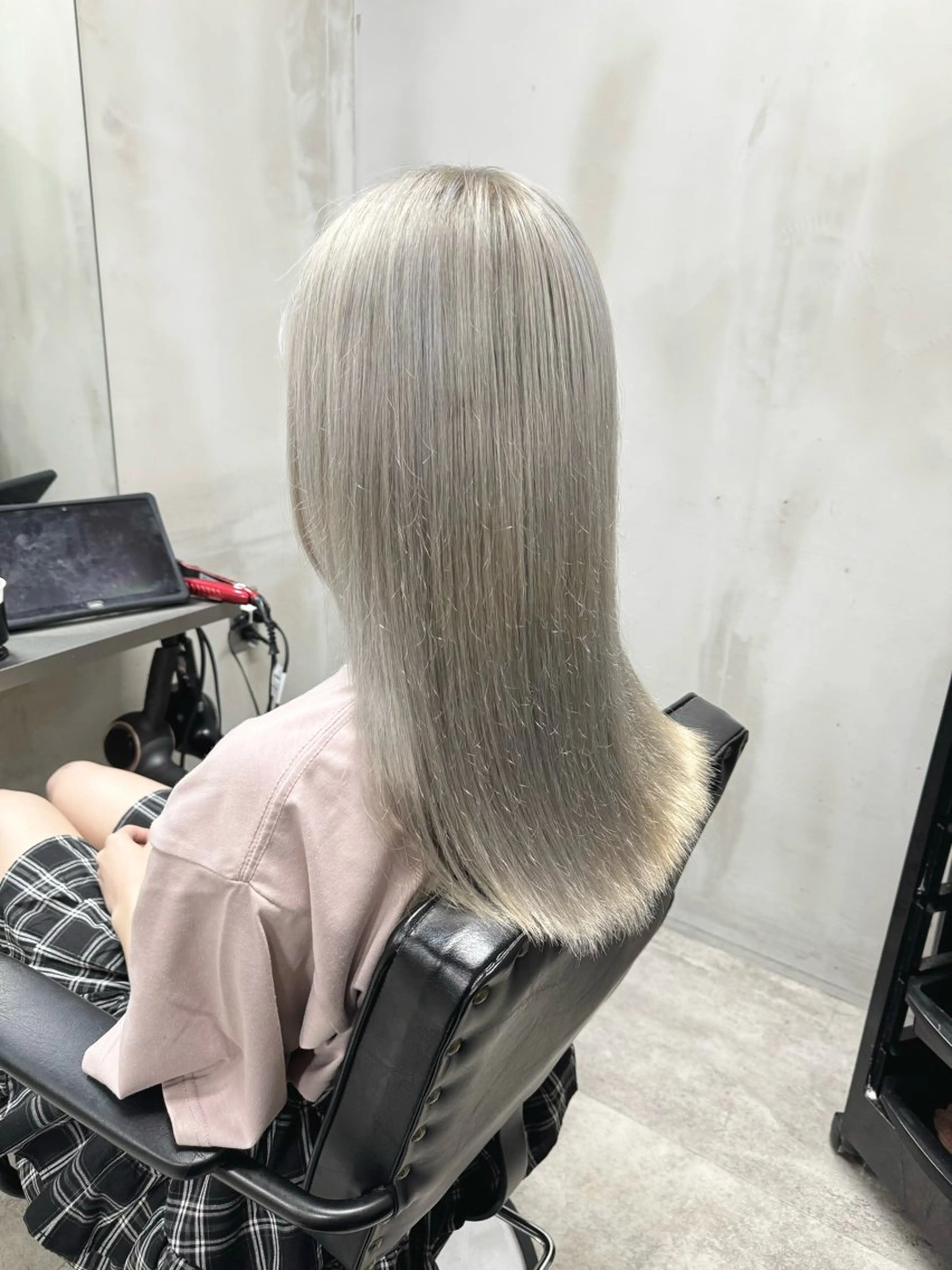 【KERAFFECT使用】ダメージレスケアブリーチWカラー+カット+トリートメントの写真