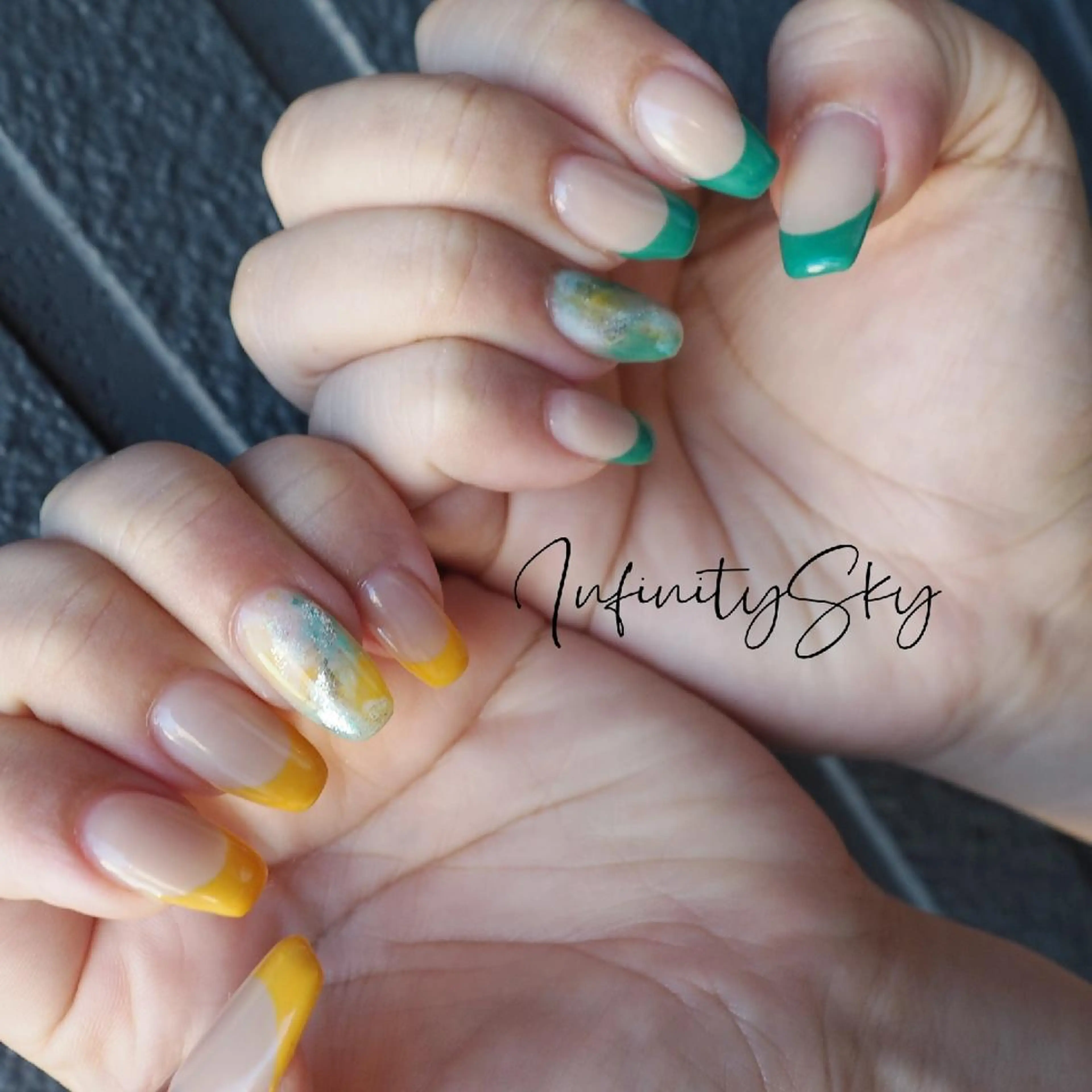 ネイル フレンチネイル infinity skyのネイルデザイン